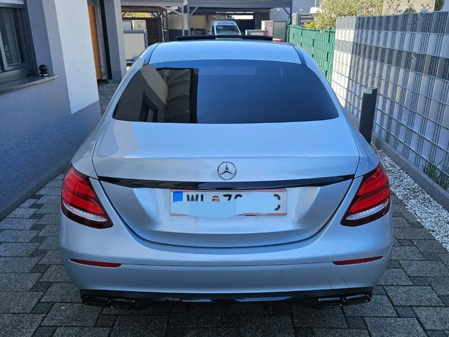 Mercedes-Benz E 220 E 220 d Avantgarde Aut. Avantgarde Silber - 2