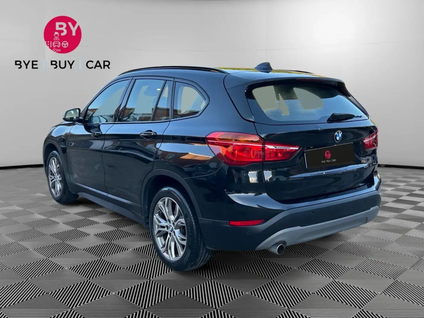 BMW X1 sDrive 18D  F48 XLINE - Garantie 12 Mois Schwarz - 2