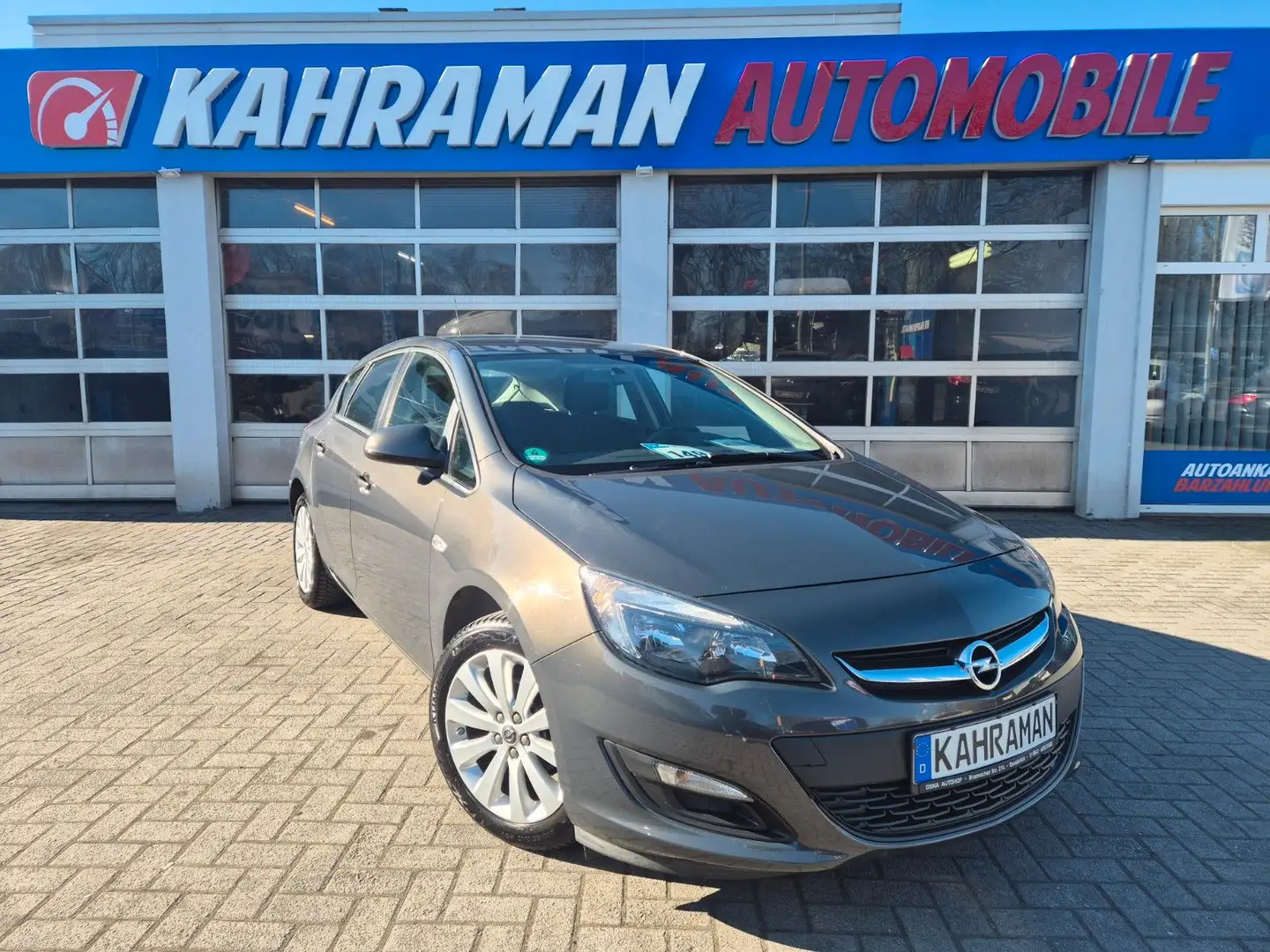 Opel Astra J Lim. 5-trg. Selection Grau - 1
