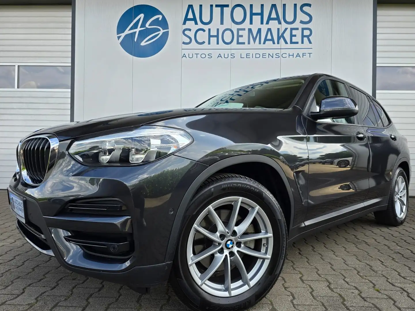 BMW X3 xDrive 20i Autom,AHK,Navi,RFK,HIFI,DAB, LC+ Grijs - 1