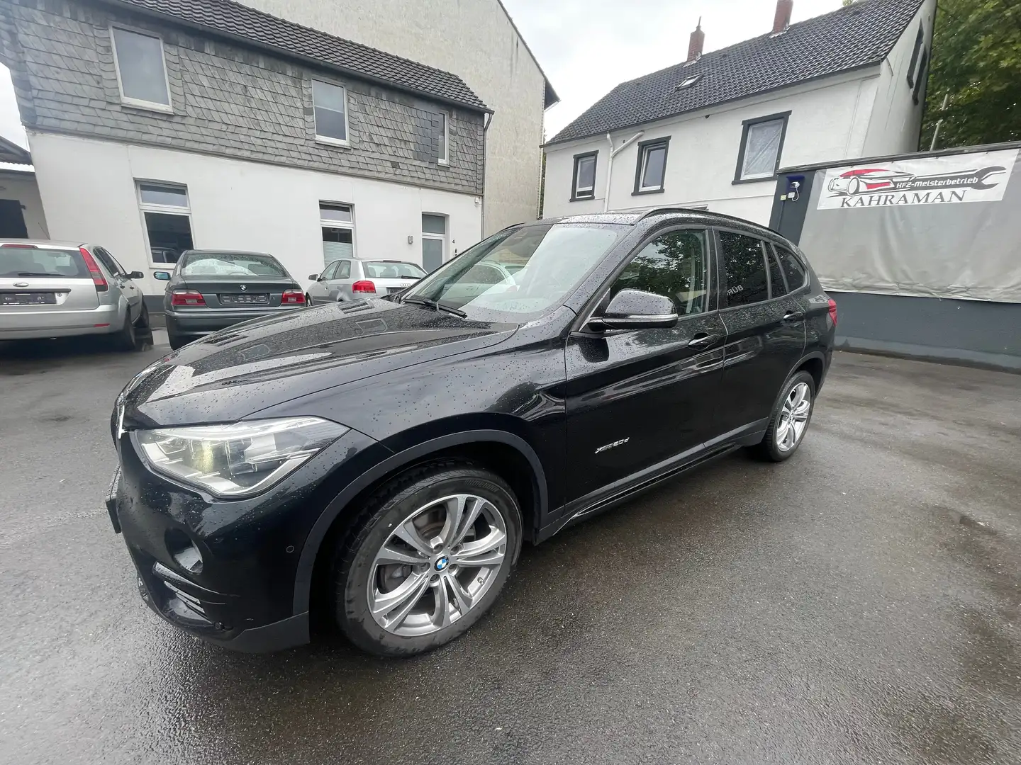 BMW X1 xDrive 20 d Sport Line Schwarz - 2