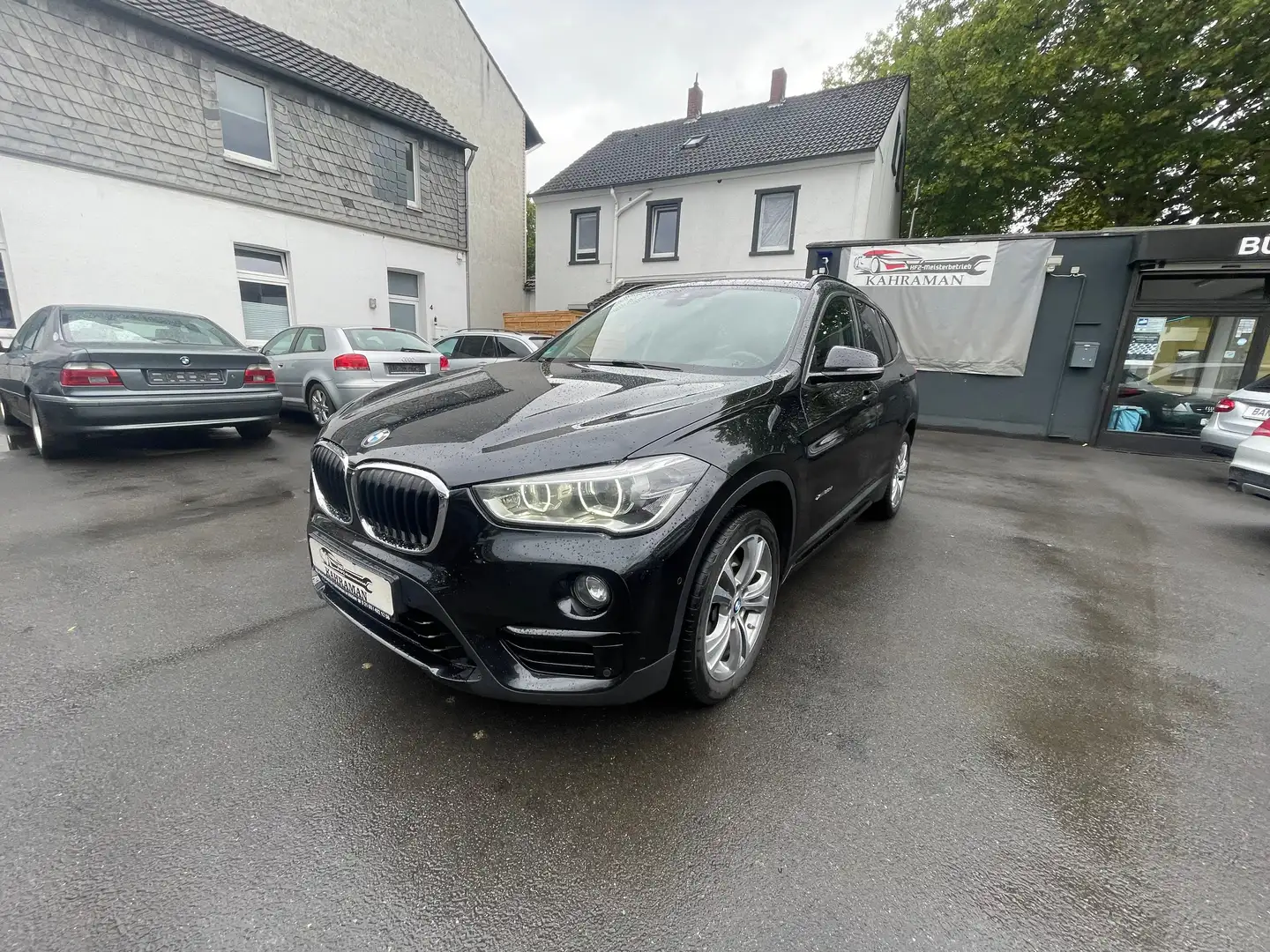 BMW X1 xDrive 20 d Sport Line Schwarz - 1