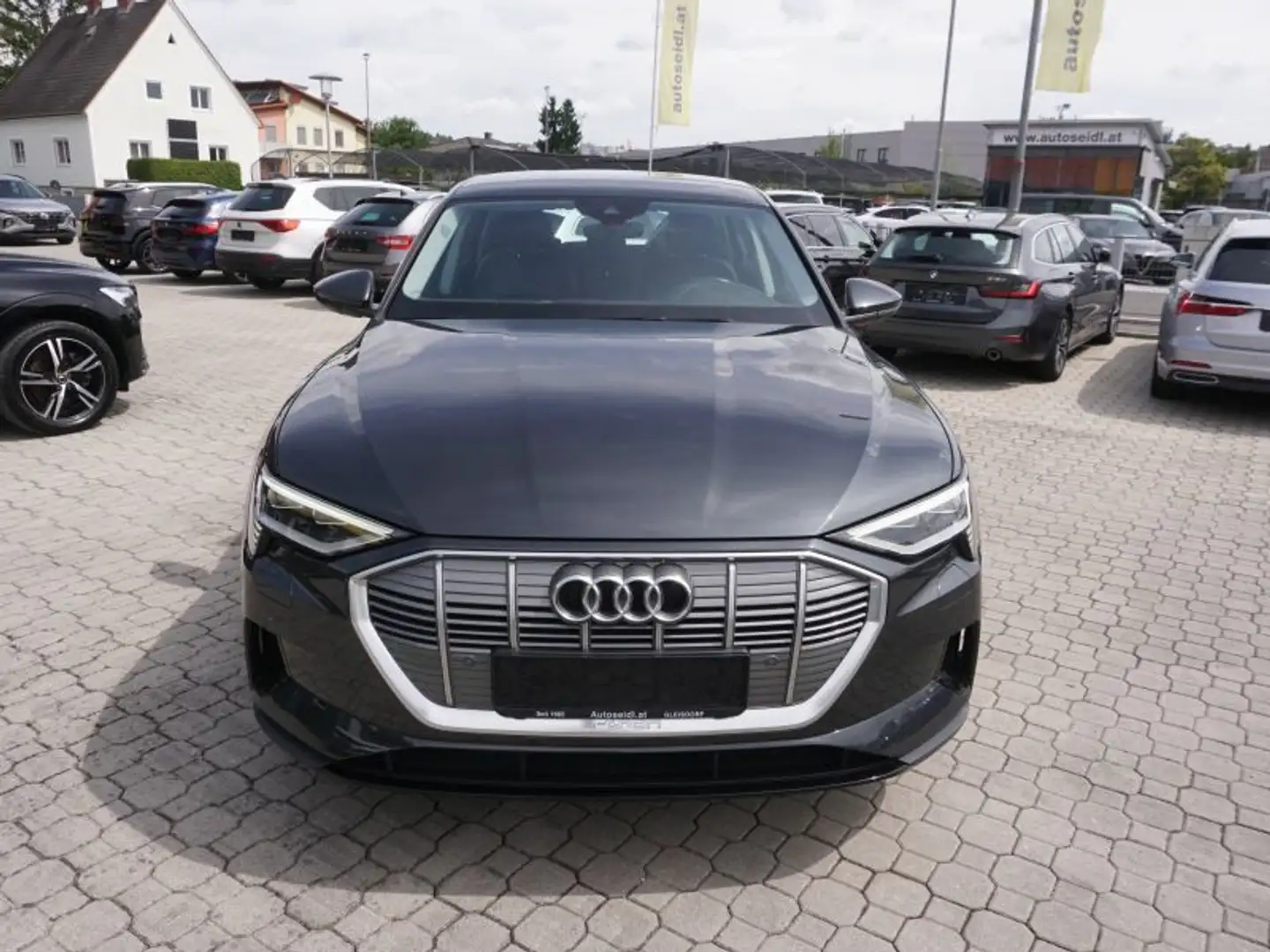 Audi e-tron 50 quattro Business *MATRIX+AHV+LEDER* Grau - 2