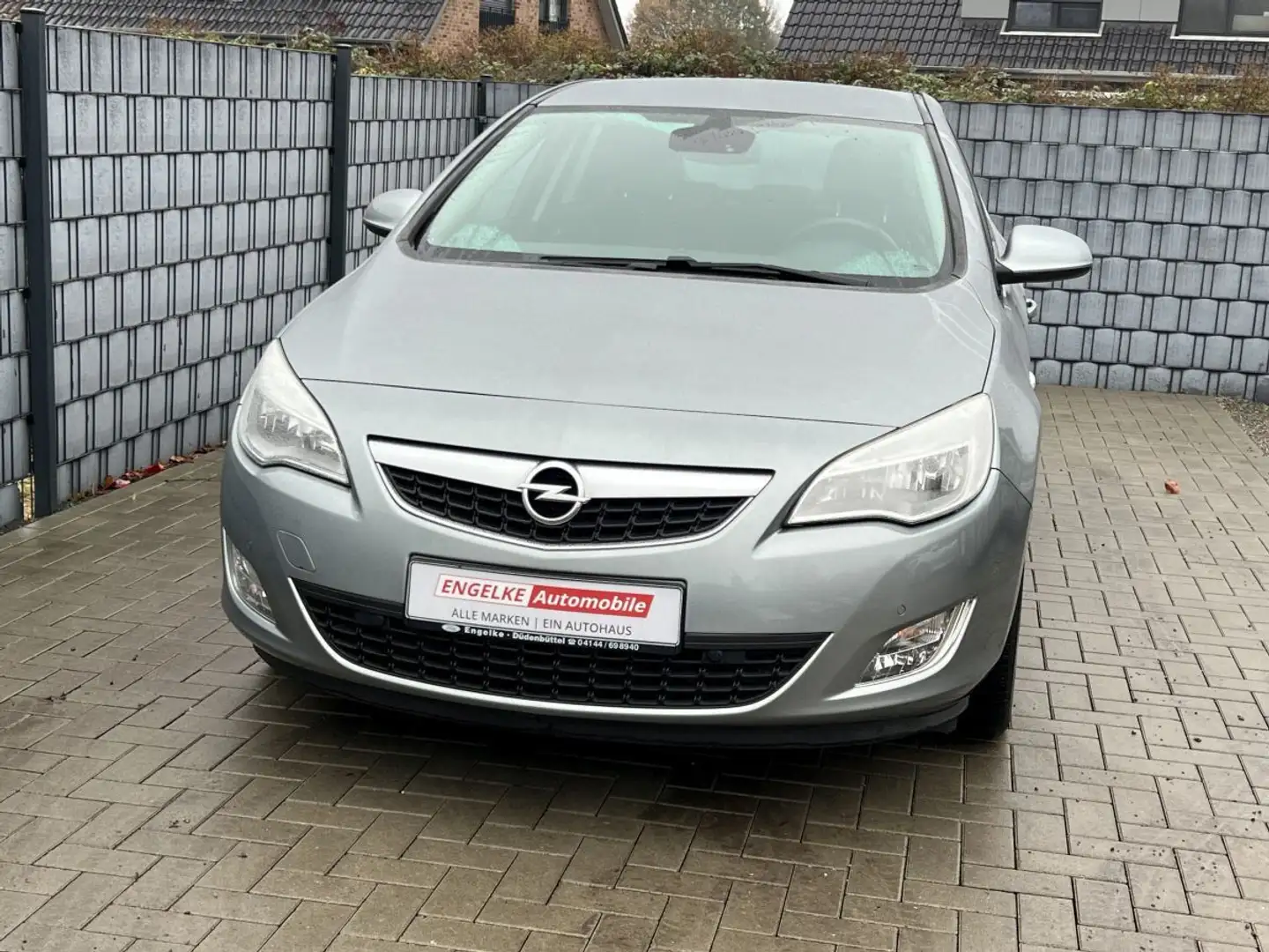 Opel Astra J Lim. 5-trg. 150 Jahre Opel Silber - 2