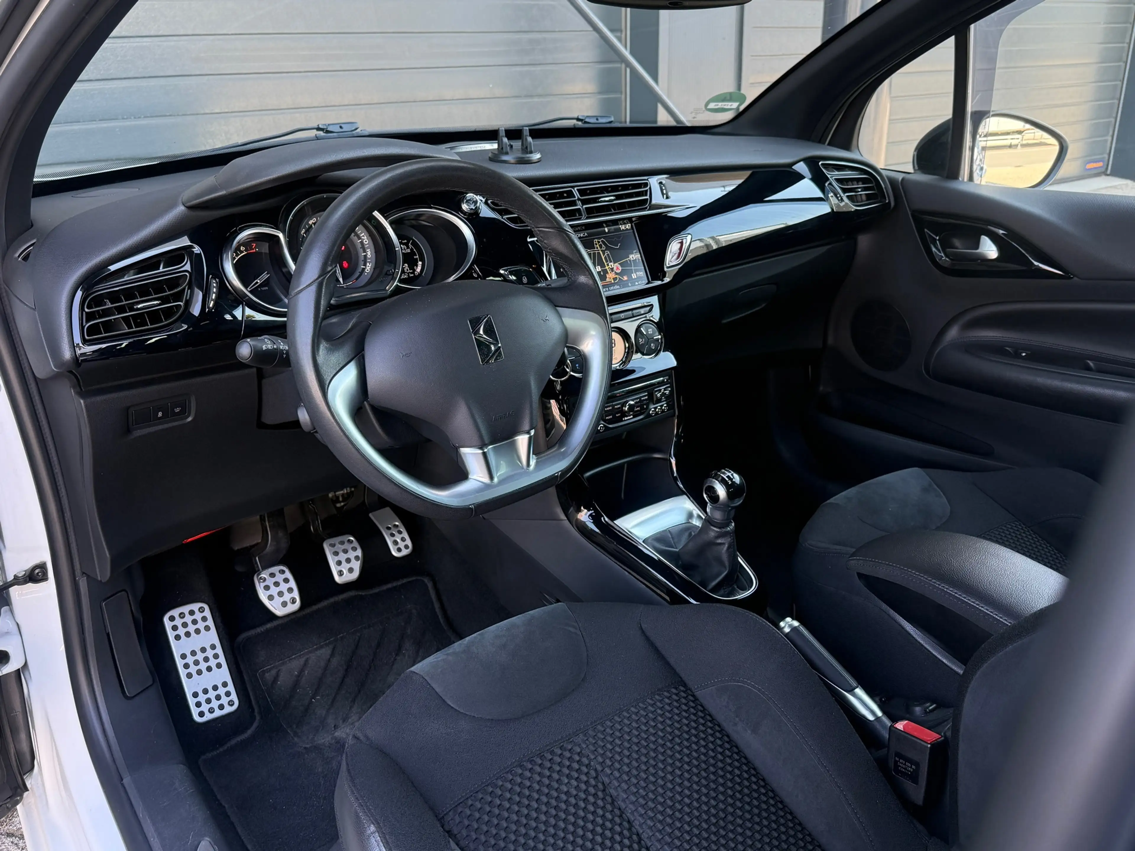 Citroen DS3 1.2 So Chic, Camera, Climate, Led, Navi, PDC, Trek — photo 14