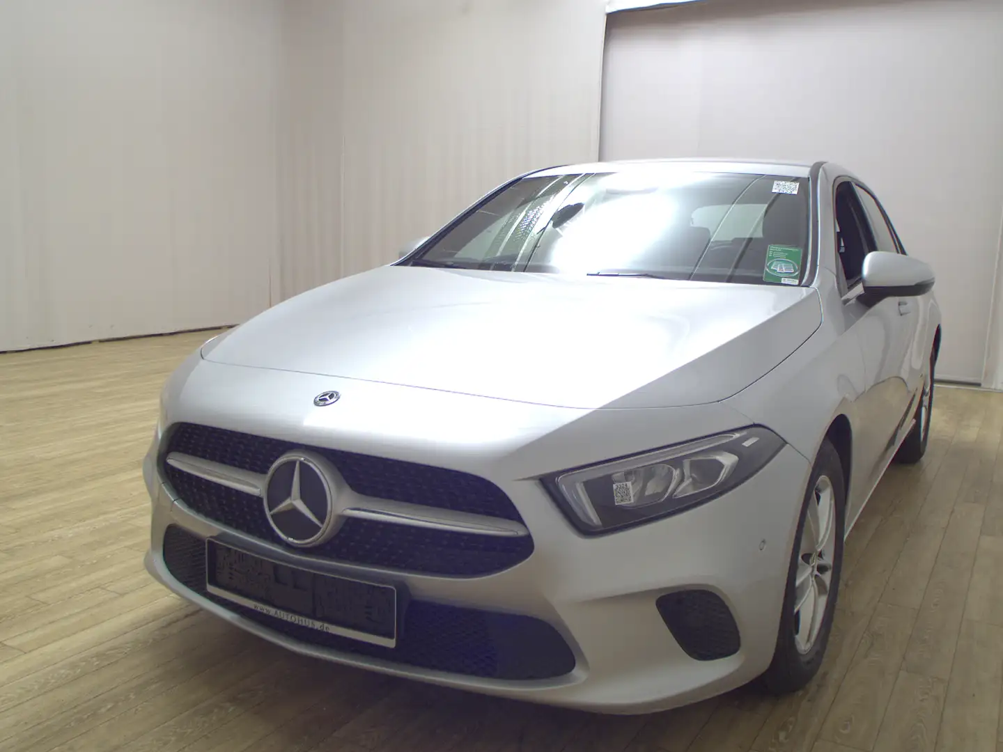 Mercedes-Benz A 200 d AHK Navi LED ACC KeyLess MBUX SpurH AUT Silber - 2