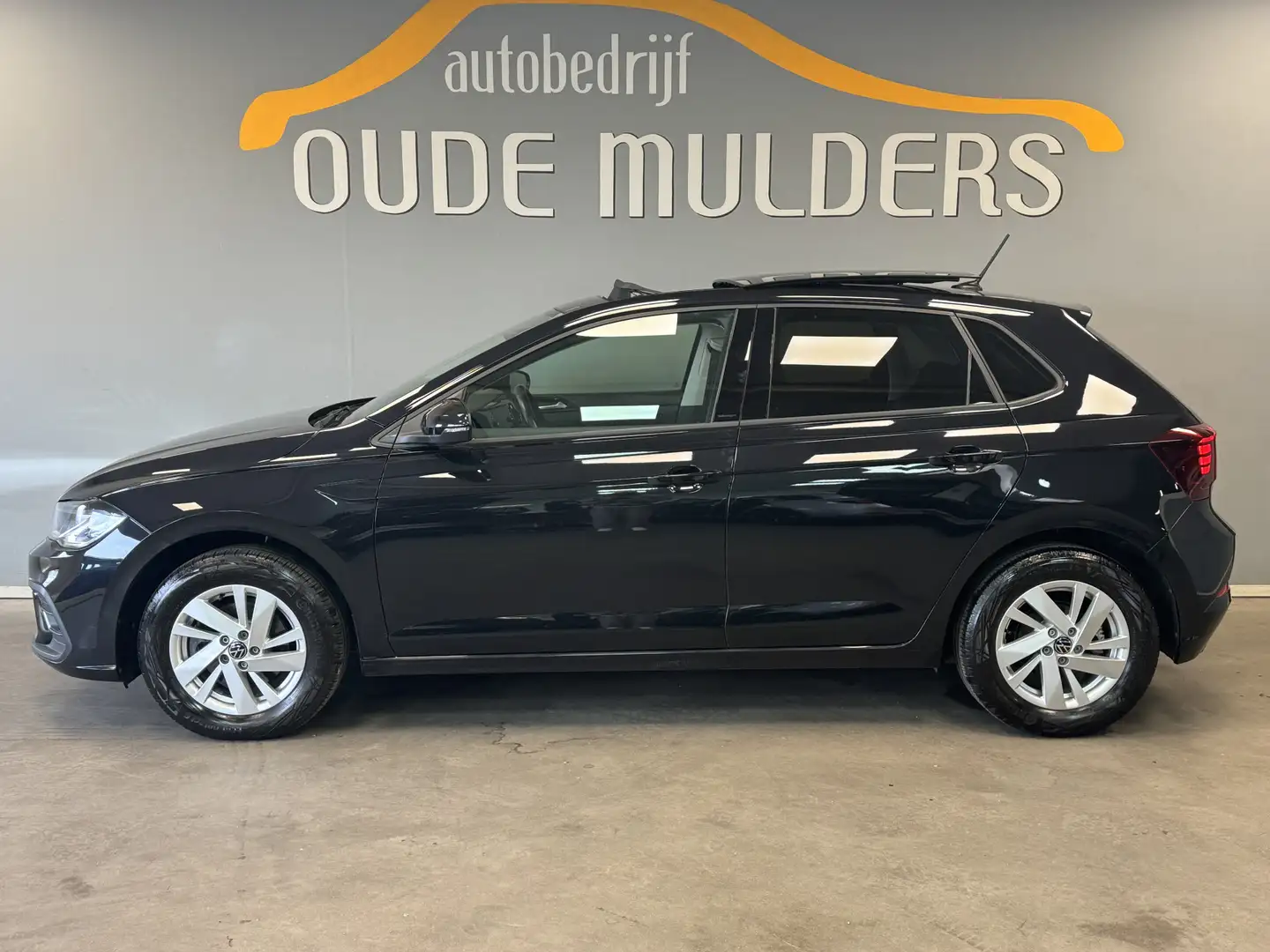 Volkswagen Polo 1.0 Panoramadak/Stoelverwarming/Trekhaak Zwart - 2