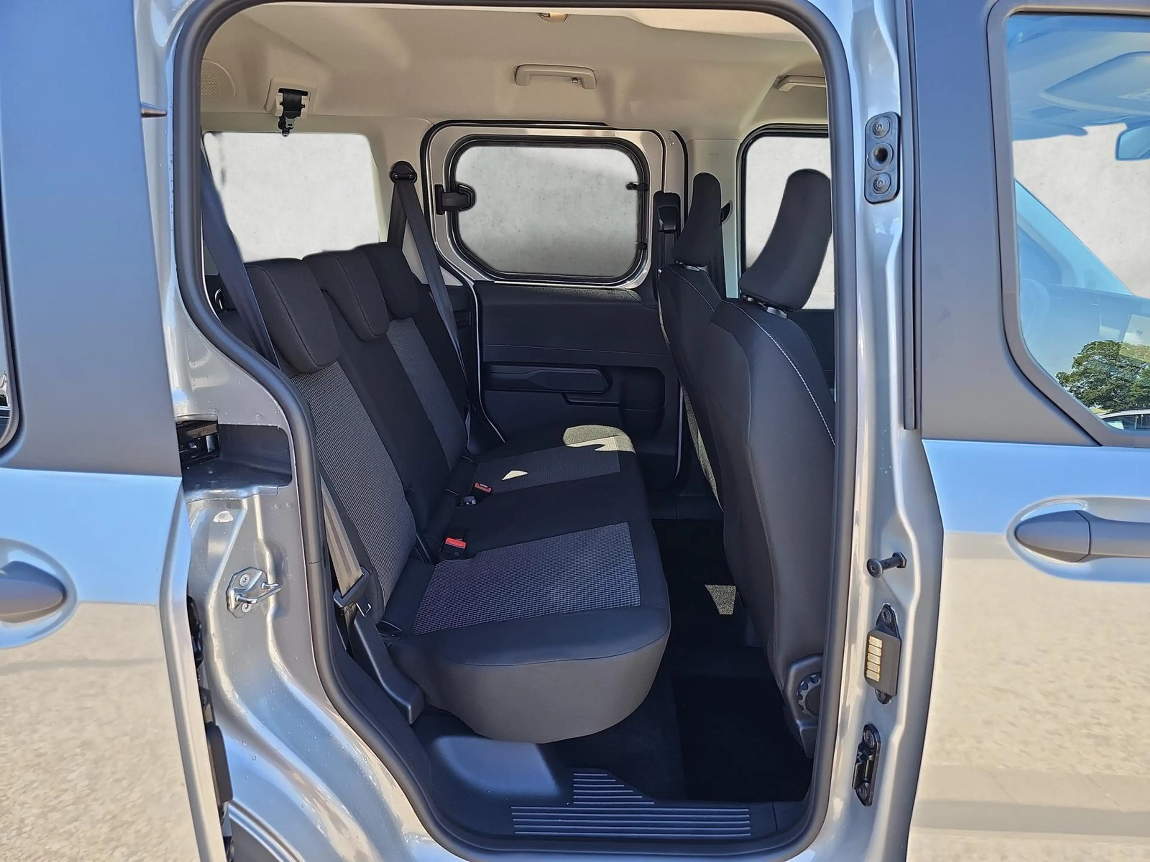 Ford Tourneo Courier 1.0 EB Auto Trend 5JG Kamera AHK — photo 14