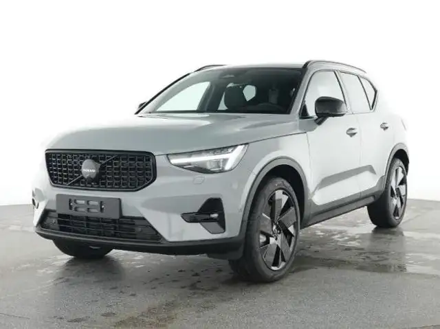 Volvo XC40 B4 Plus Black Edition PANO/ 360°/ BLIS/ACC/