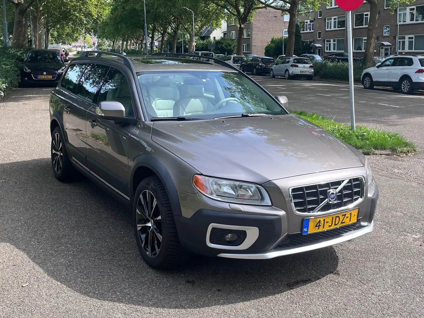Volvo XC70 XC70 3.2 Summum Youngtimer Bej - 1