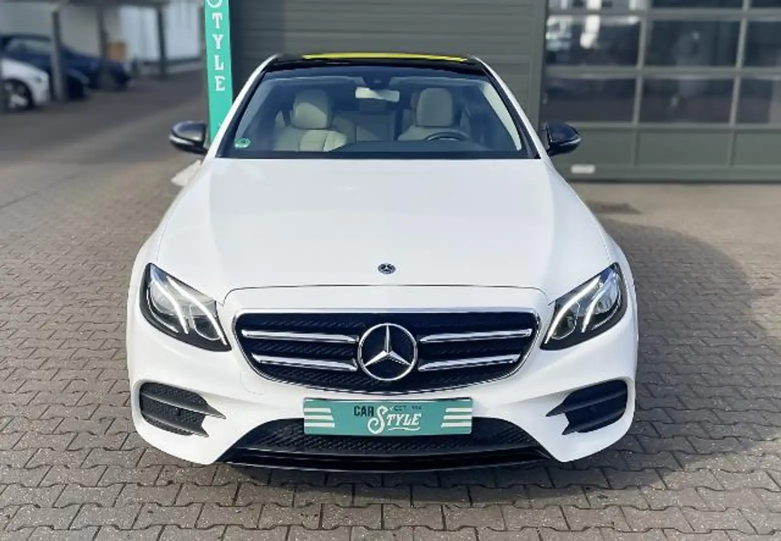 Mercedes-Benz E 400 d AMG Line 4Matic WIDE PANO SHZ PDC RFK Weiß - 2