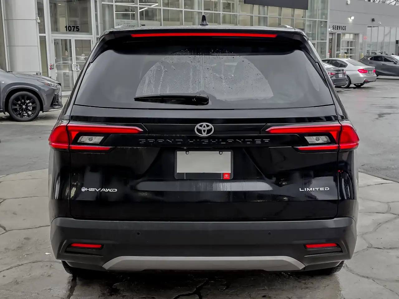 Toyota Grand Highlander снимка Toyota Grand Highlander