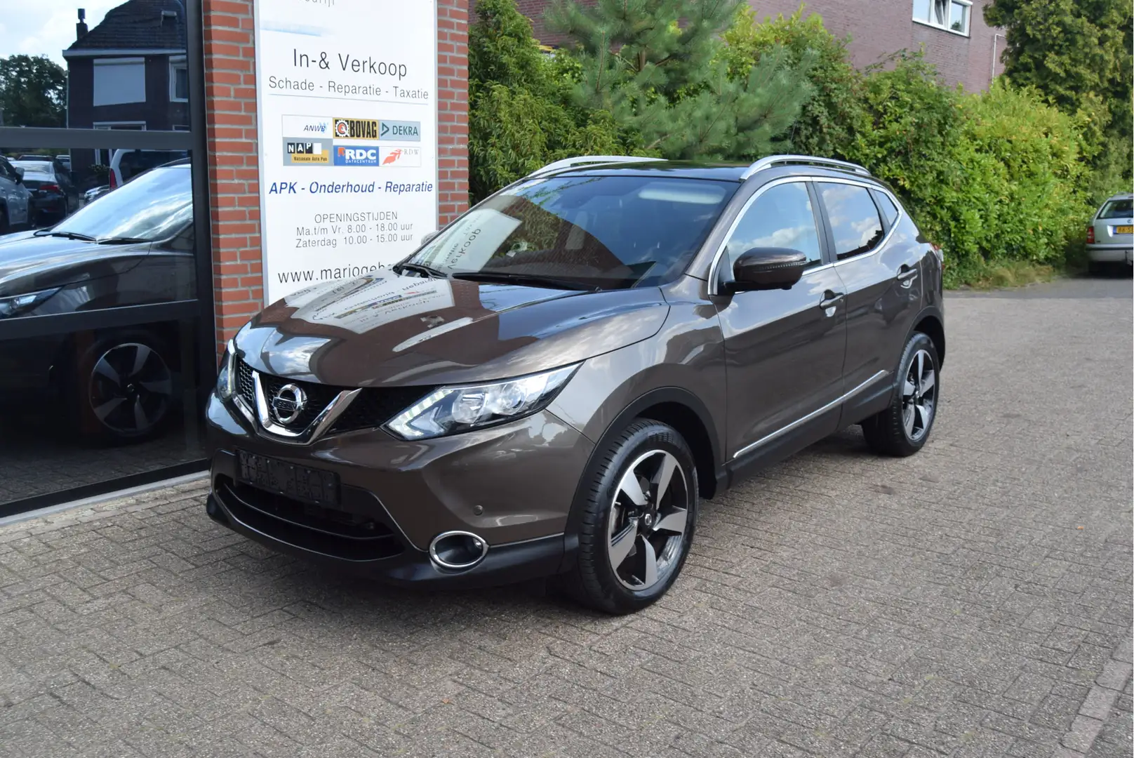 Nissan Qashqai 1.2 N-Connecta | 360 Camera | Panorama | Zwart - 2