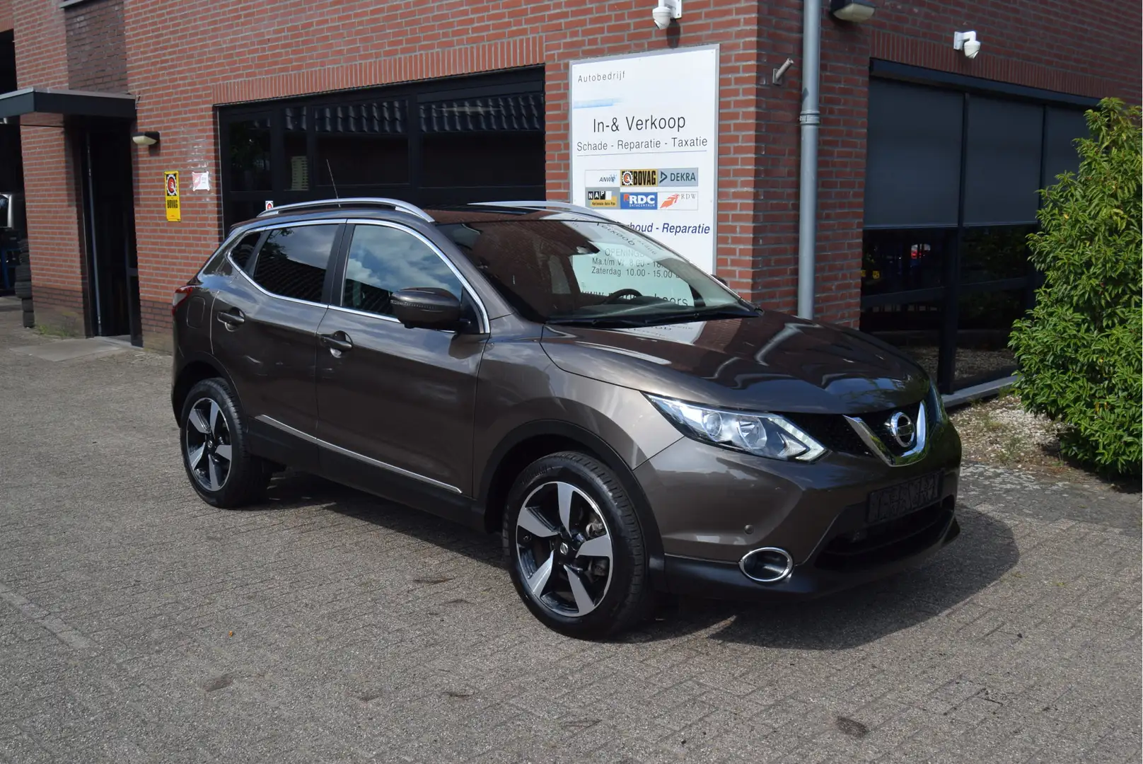 Nissan Qashqai 1.2 N-Connecta | 360 Camera | Panorama | Zwart - 1