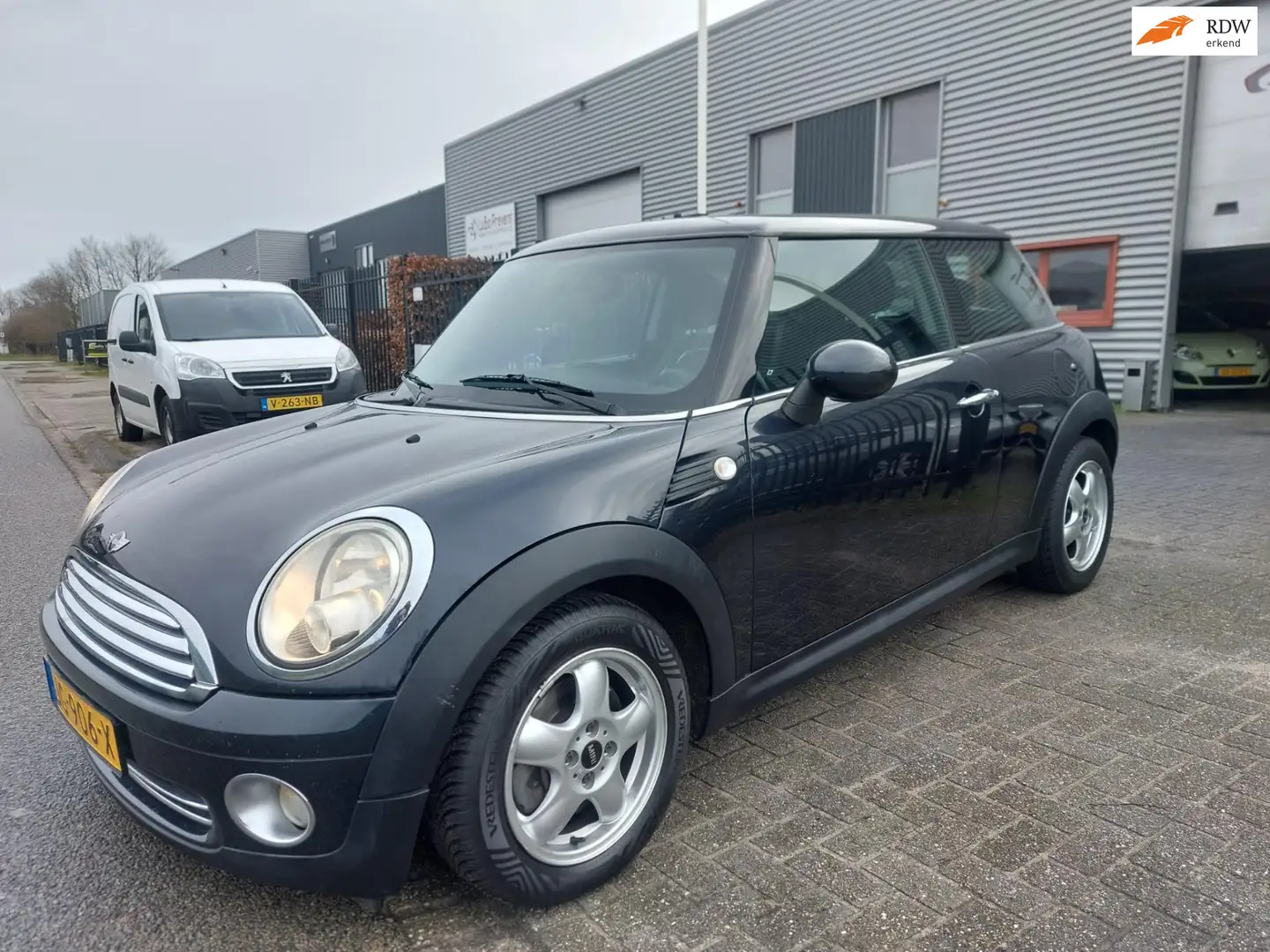 MINI One Mini 1.4 3 deurs + geregelde airco Schwarz - 1
