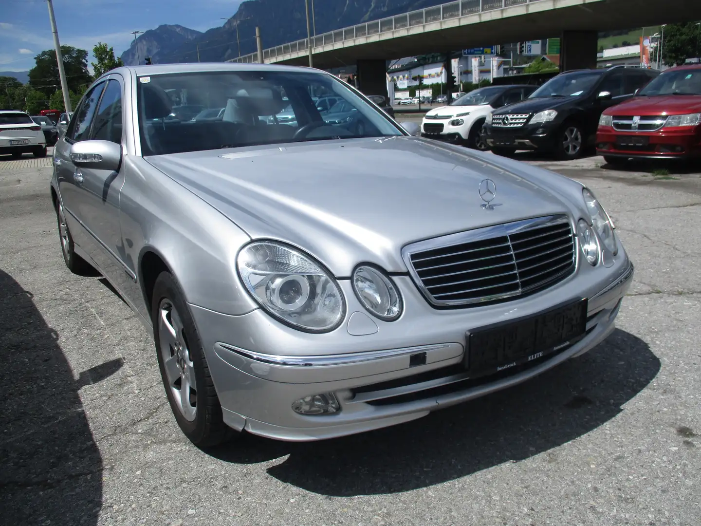 Mercedes-Benz E 220 CDI Aut. Gris - 2