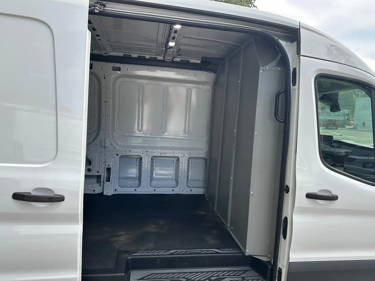 Ford E-Transit снимка Ford E-Transit