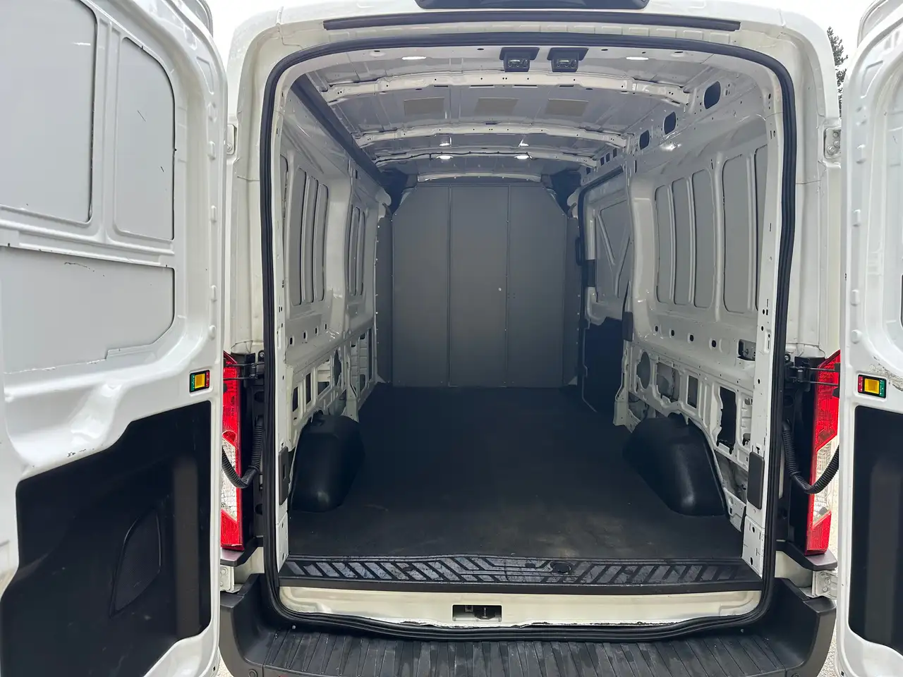 Ford E-Transit снимка Ford E-Transit