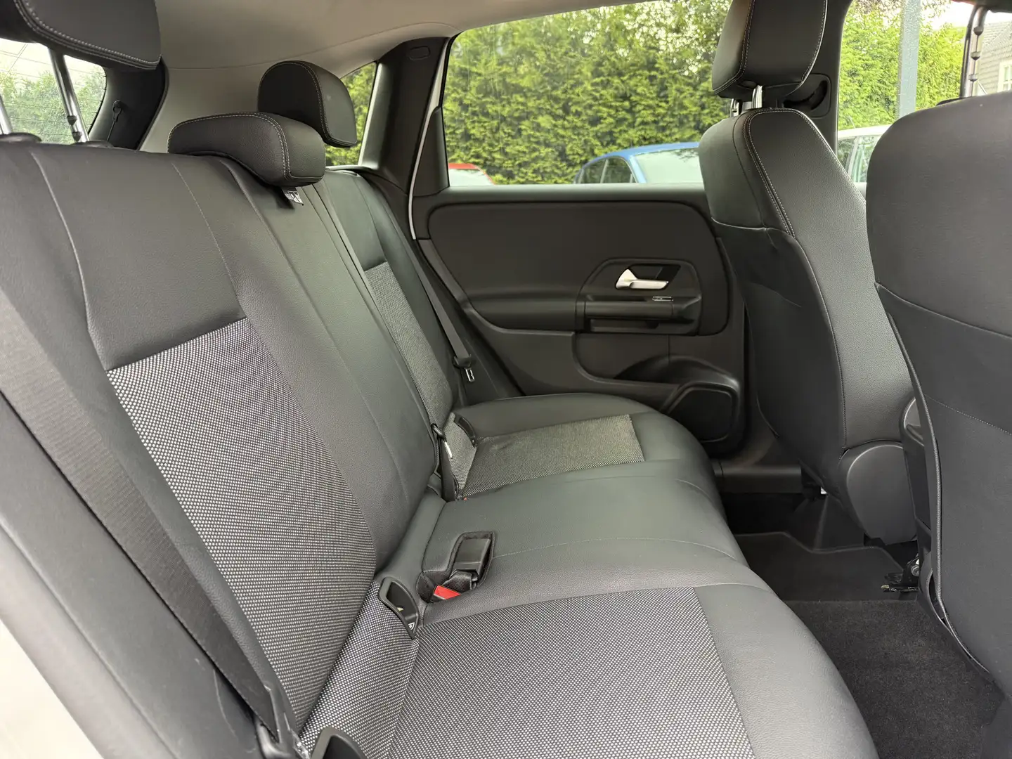 Mercedes-Benz B 250 e Plug-in Hybrid Aut., Navi | Pdc | Clima Blanc - 2