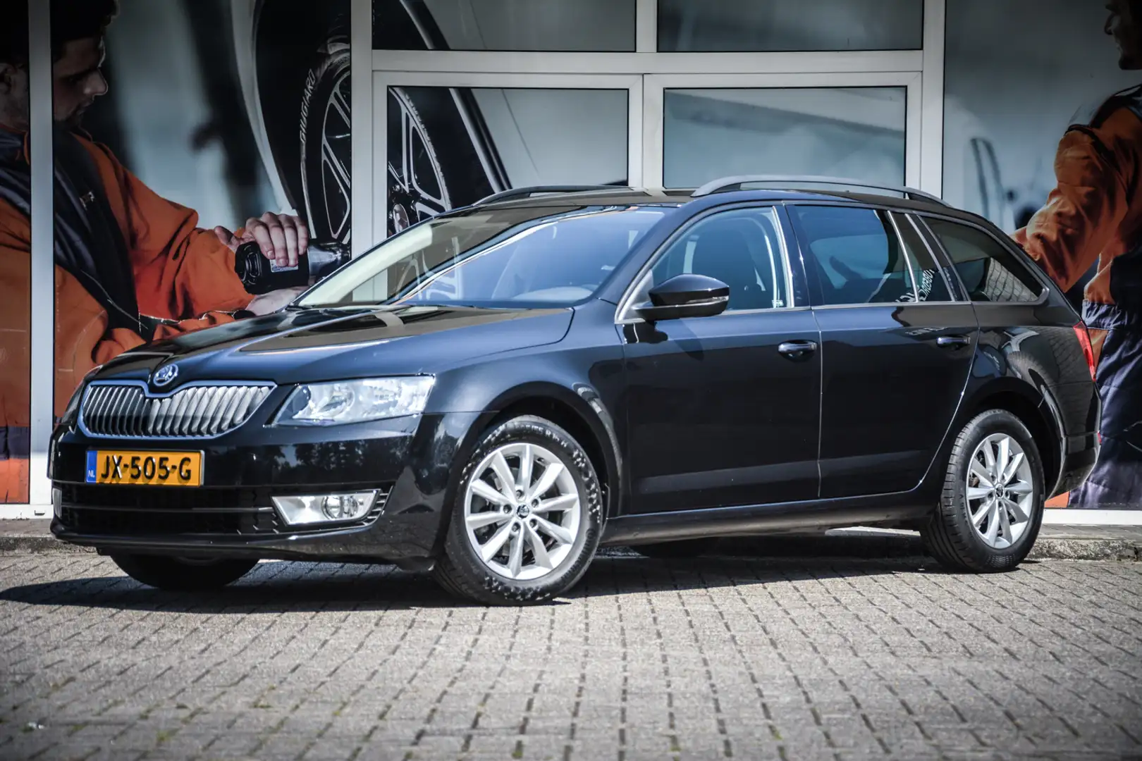 Skoda Octavia Combi 1.0 TSI 85kW/115pk Ambition Business Zwart - 1