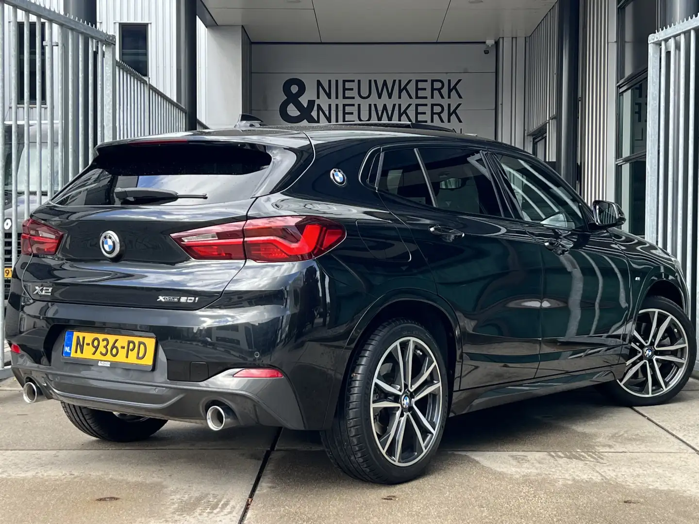 BMW X2 xDrive20i High Executive | M-SPORT | SCHUIF/KANTEL Noir - 2