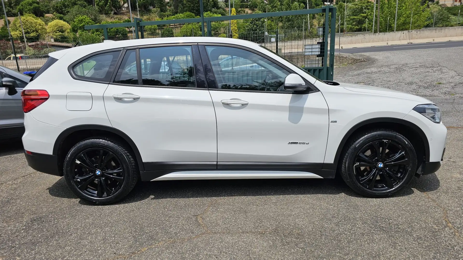 BMW X1 X1 xdrive25d xLine M sport auto White - 2