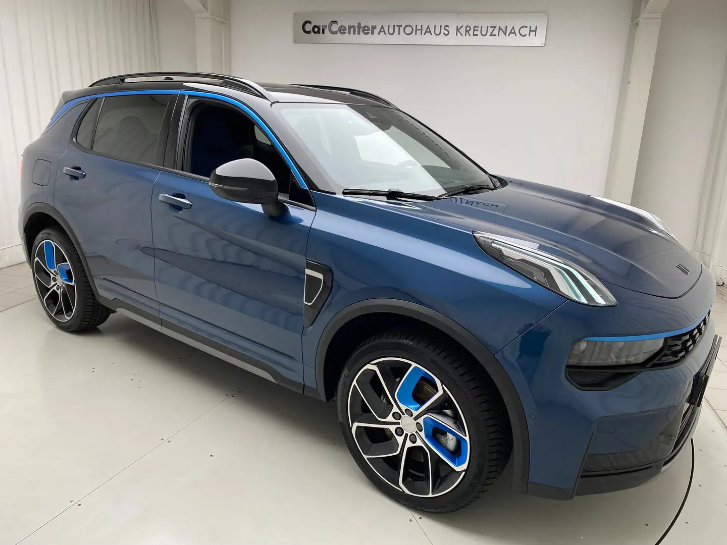 Lynk & Co 01 01 PHEV 1.5 Plug-in-Hybrid Automatik 360° Blau - 1
