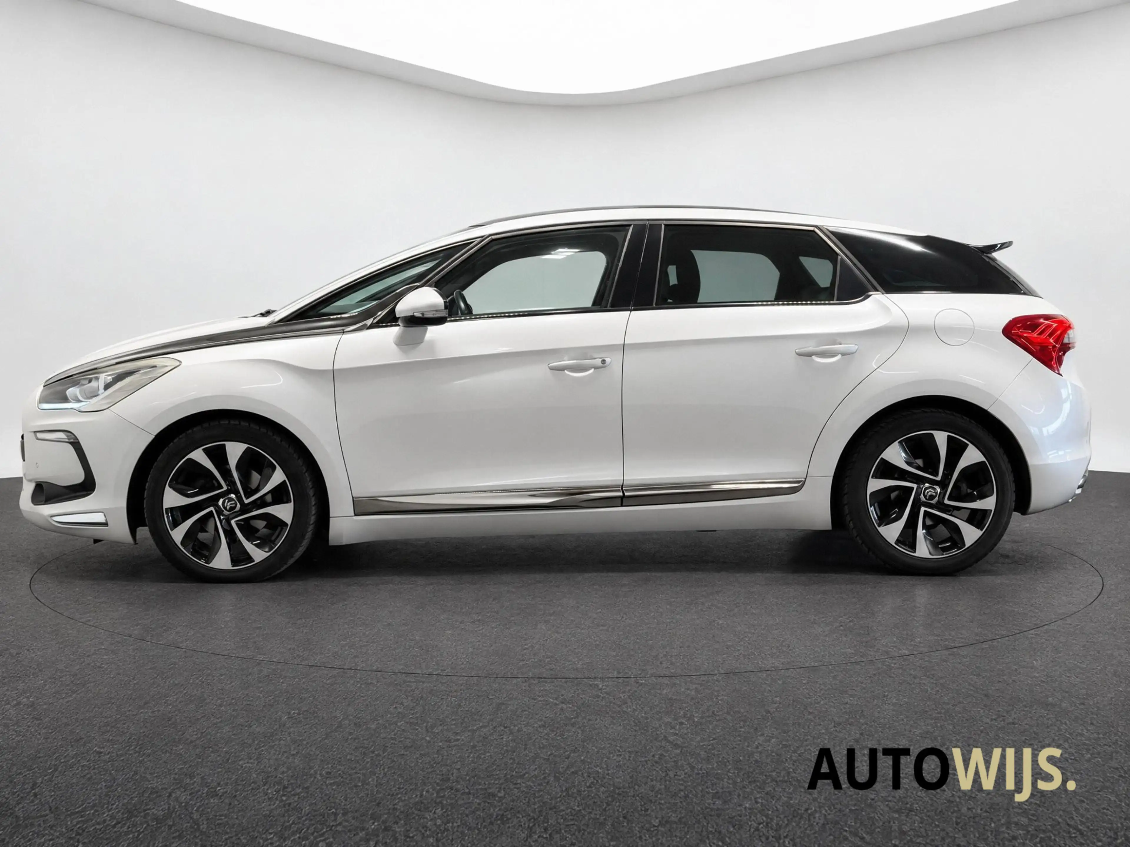 Citroen DS5 1.6 THP So Chic|AUT|LEDER|PANO|HUD|TREKHAAK|LED|GO — photo 4