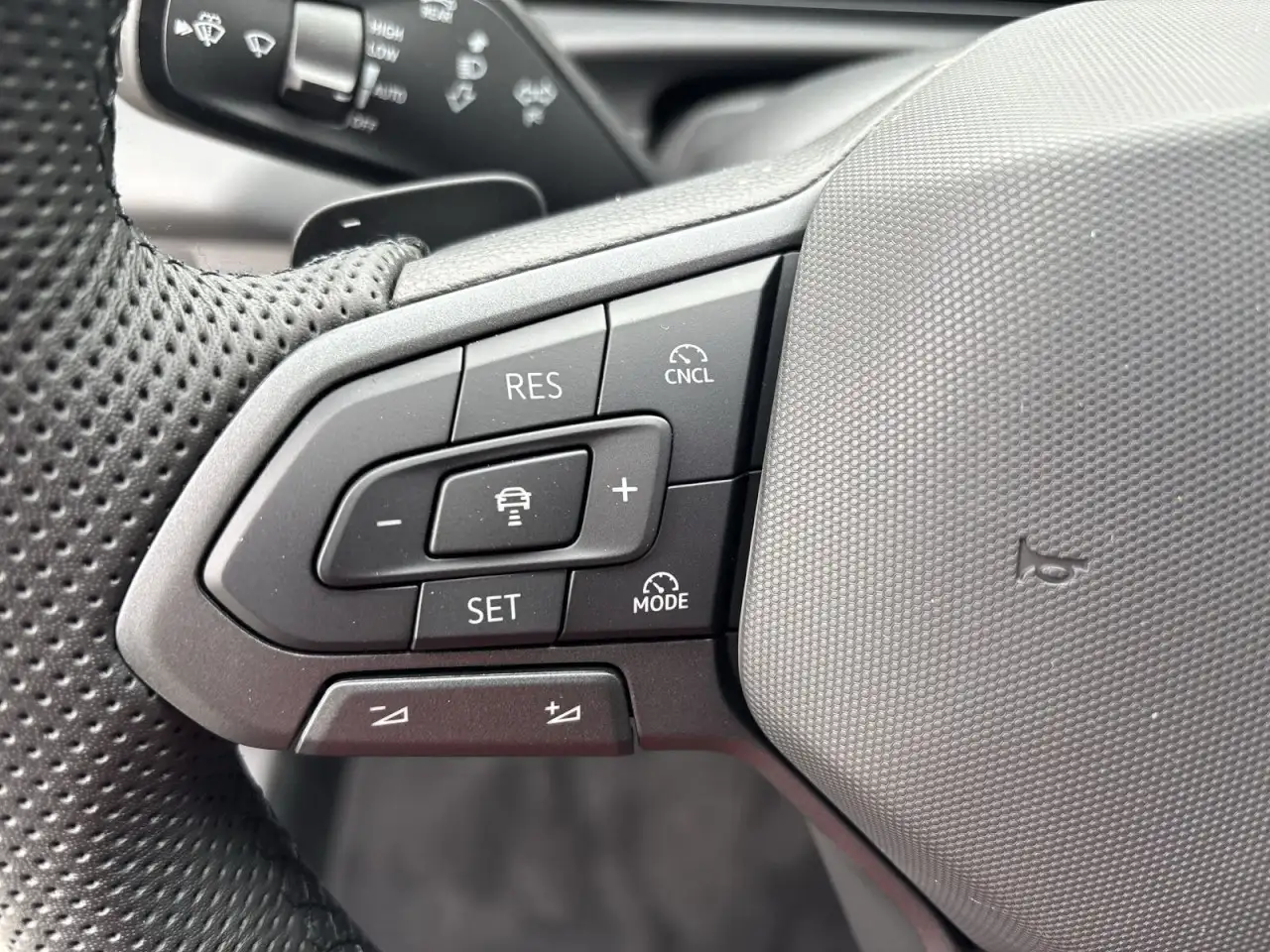 Volkswagen T-Roc R-Line 1.5 eTSI DSG neues Modell KAM ACC AHK keyle 8