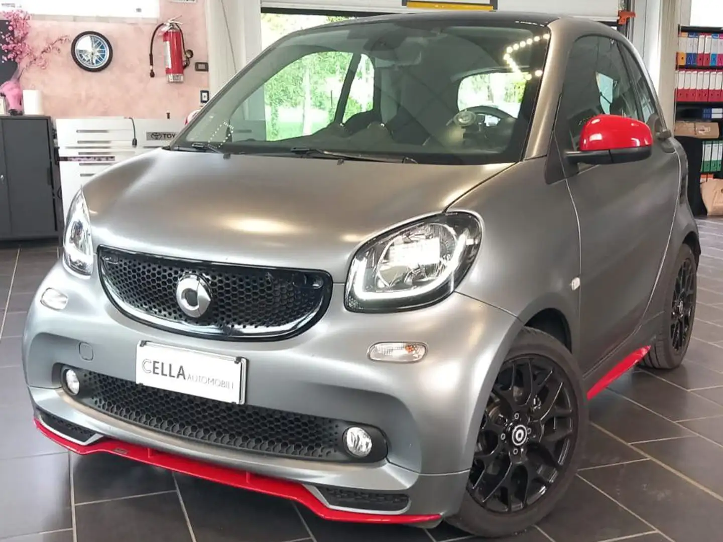 smart forTwo 0.9 t Urbanrunner BRABUS (sport ed1) 90cv twinamic Grijs - 2