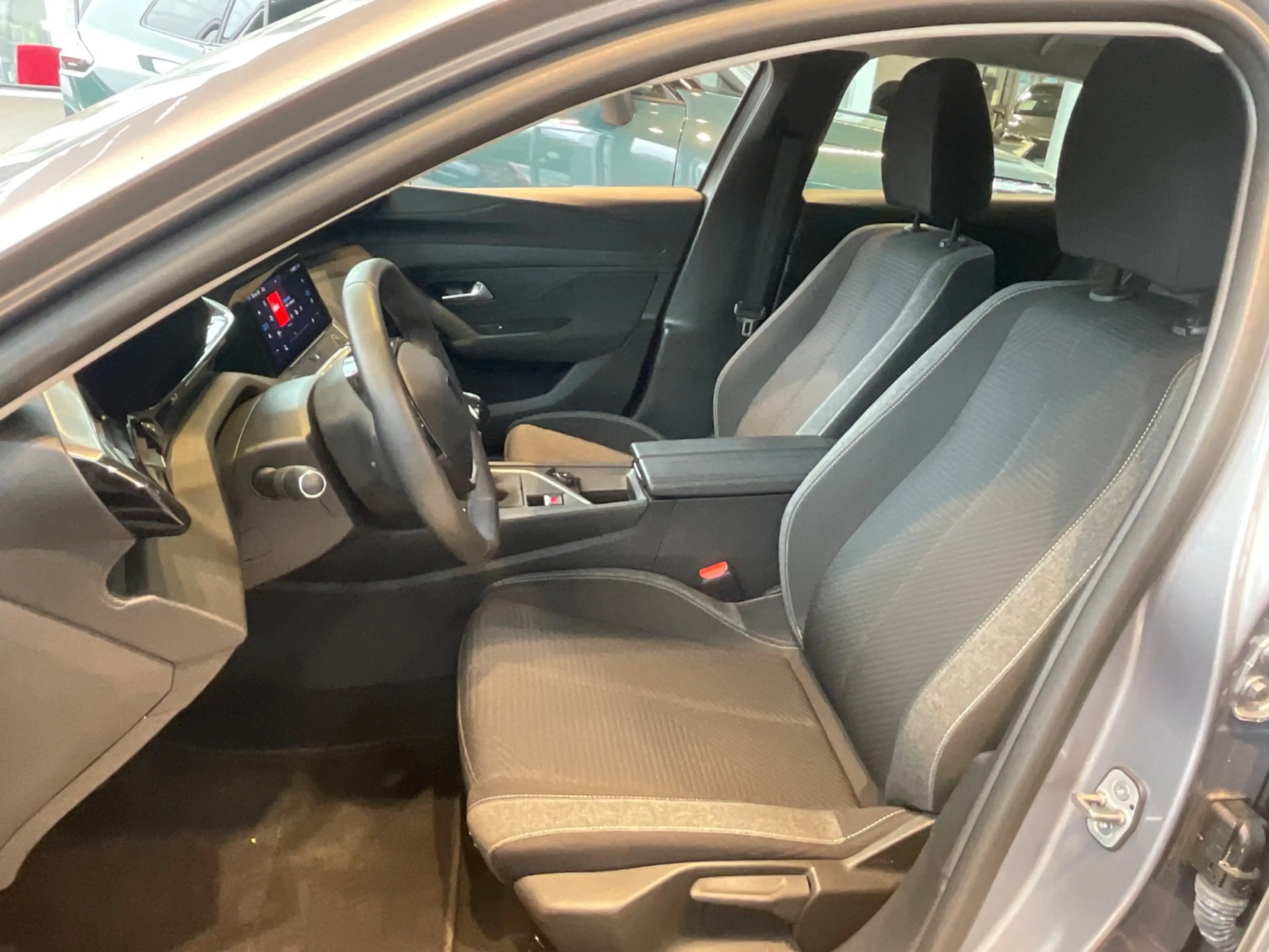 Peugeot 308 1.2 PureTech 110 Active Pack LED+SHZ+2xKlima — photo 12