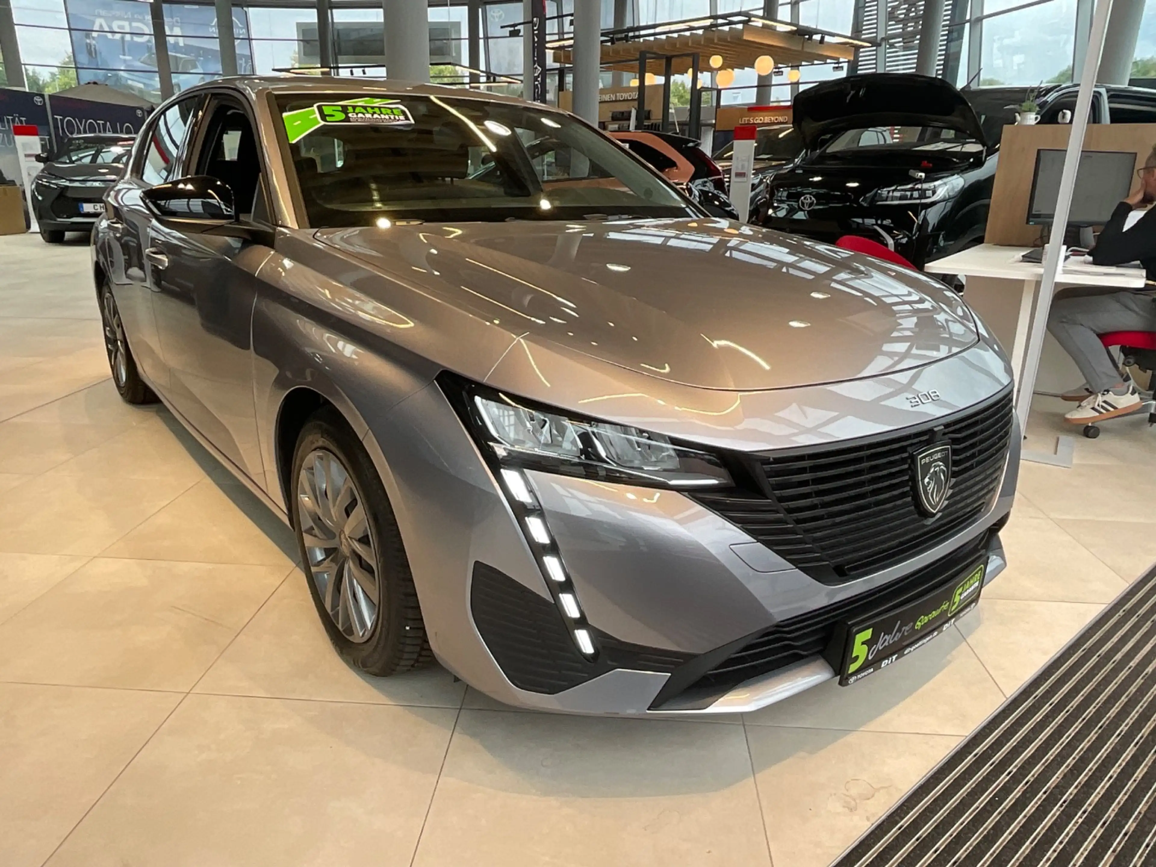 Peugeot 308 1.2 PureTech 110 Active Pack LED+SHZ+2xKlima — photo 3