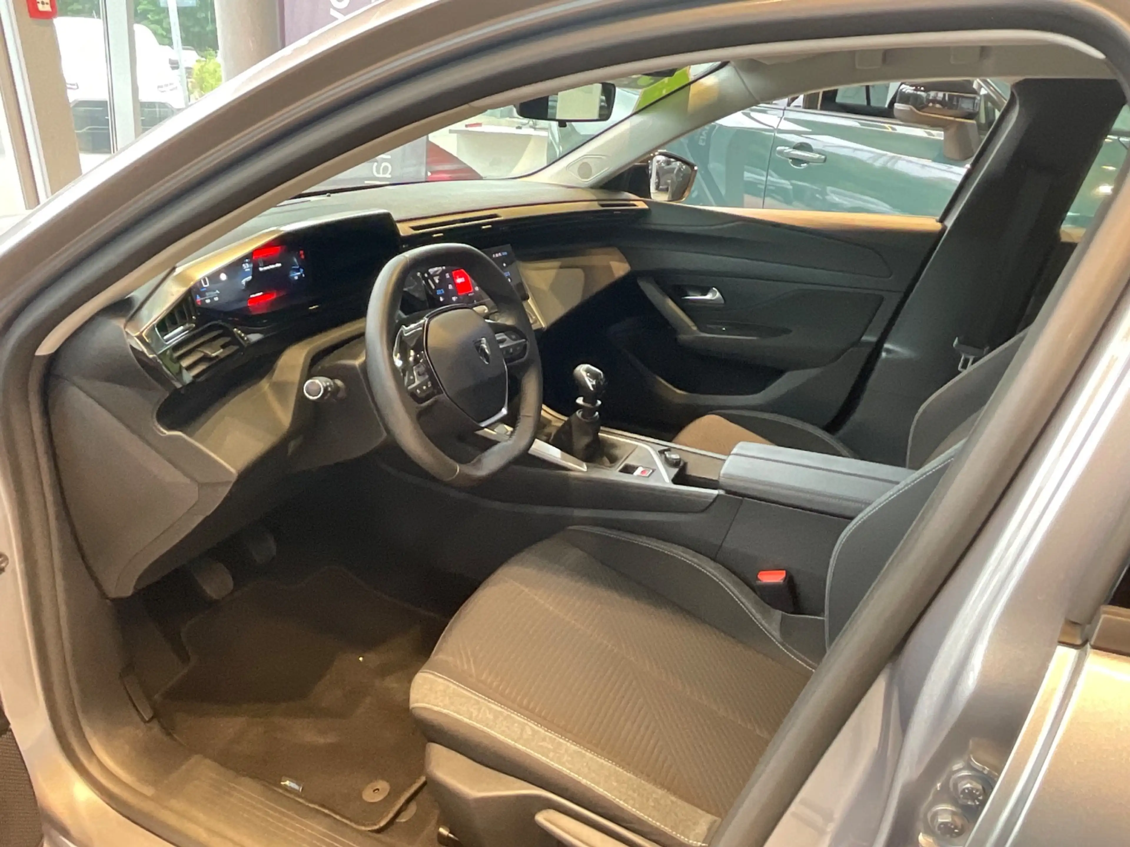 Peugeot 308 1.2 PureTech 110 Active Pack LED+SHZ+2xKlima — photo 14