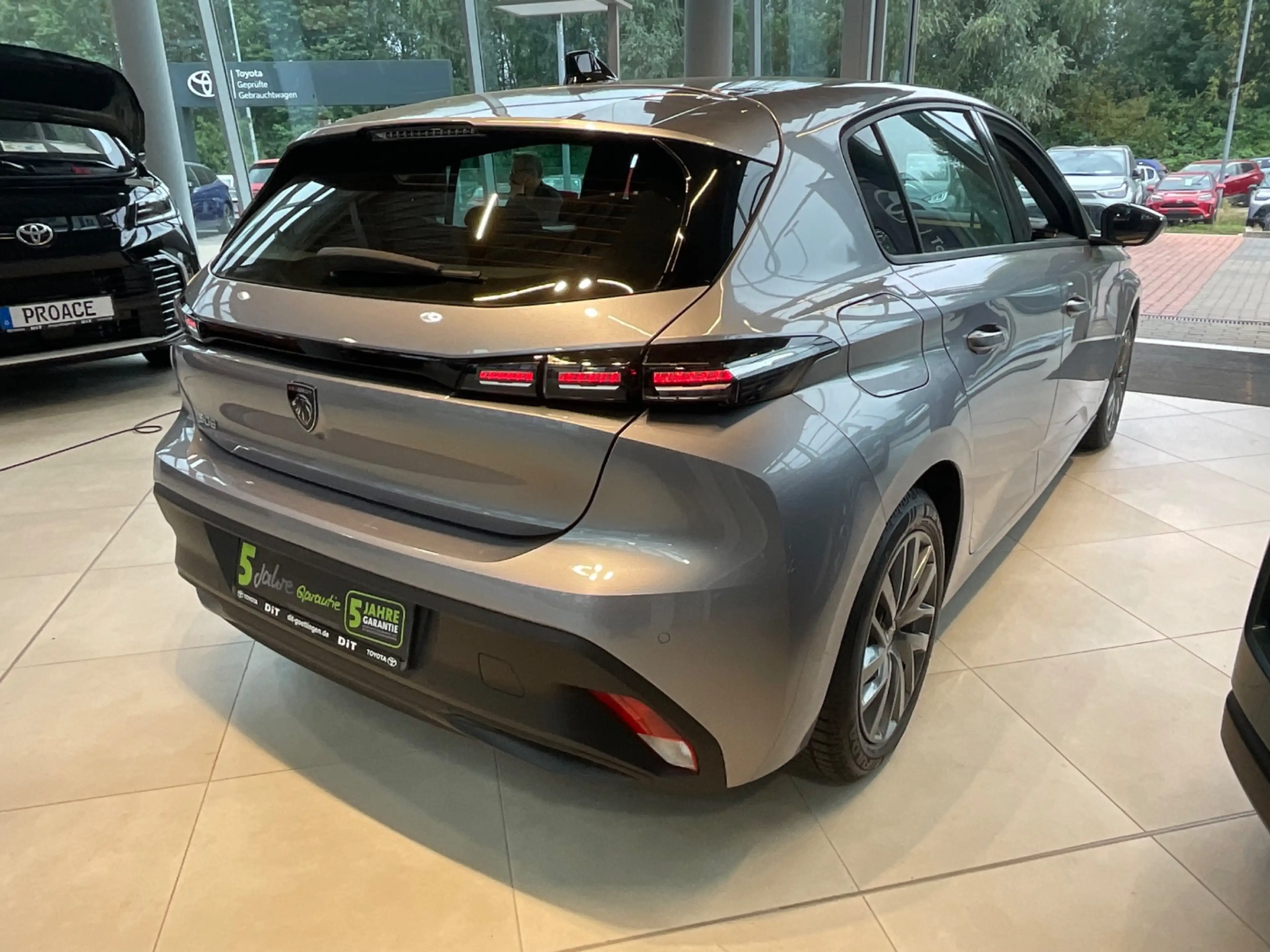 Peugeot 308 1.2 PureTech 110 Active Pack LED+SHZ+2xKlima — photo 6