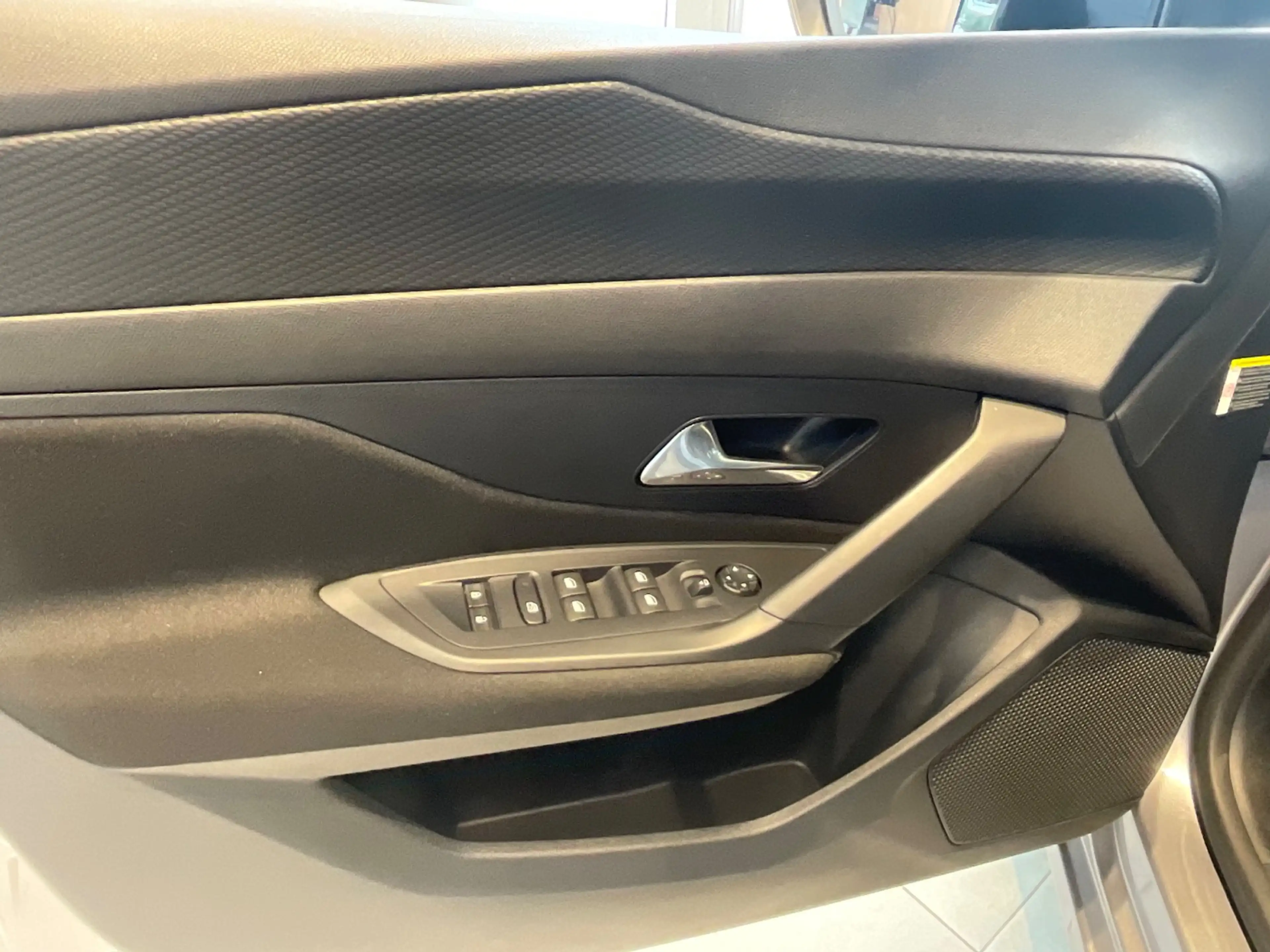 Peugeot 308 1.2 PureTech 110 Active Pack LED+SHZ+2xKlima — photo 11