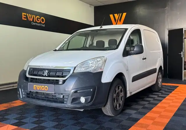 Peugeot Partner vu 1.6 bluehdi 100ch premium pack bva 2eme main apple carplay moteur changé