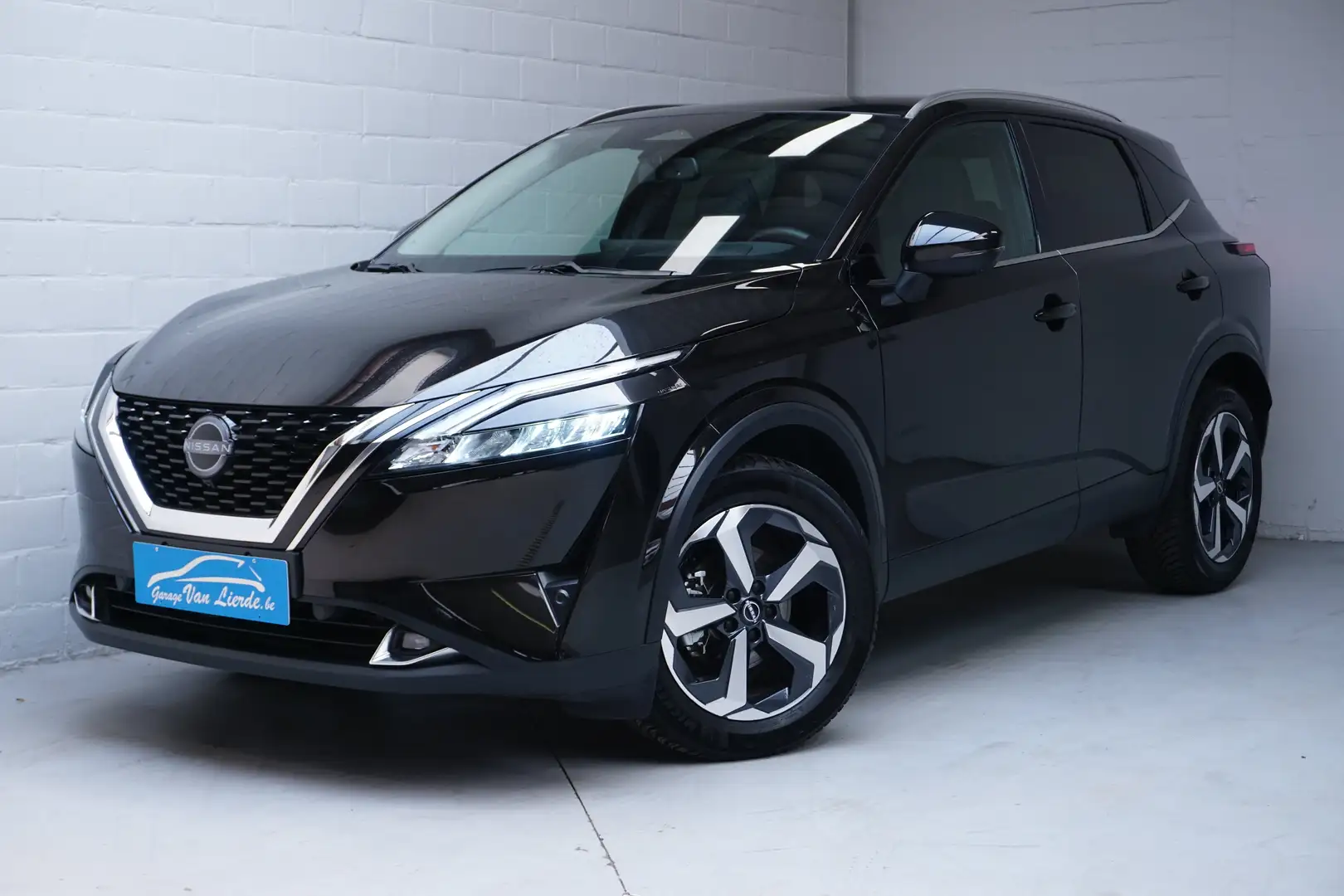Nissan Qashqai 1.3 DIG-T MHEV N-Connecta Xtronic- 8670km-Pano dak Zwart - 1