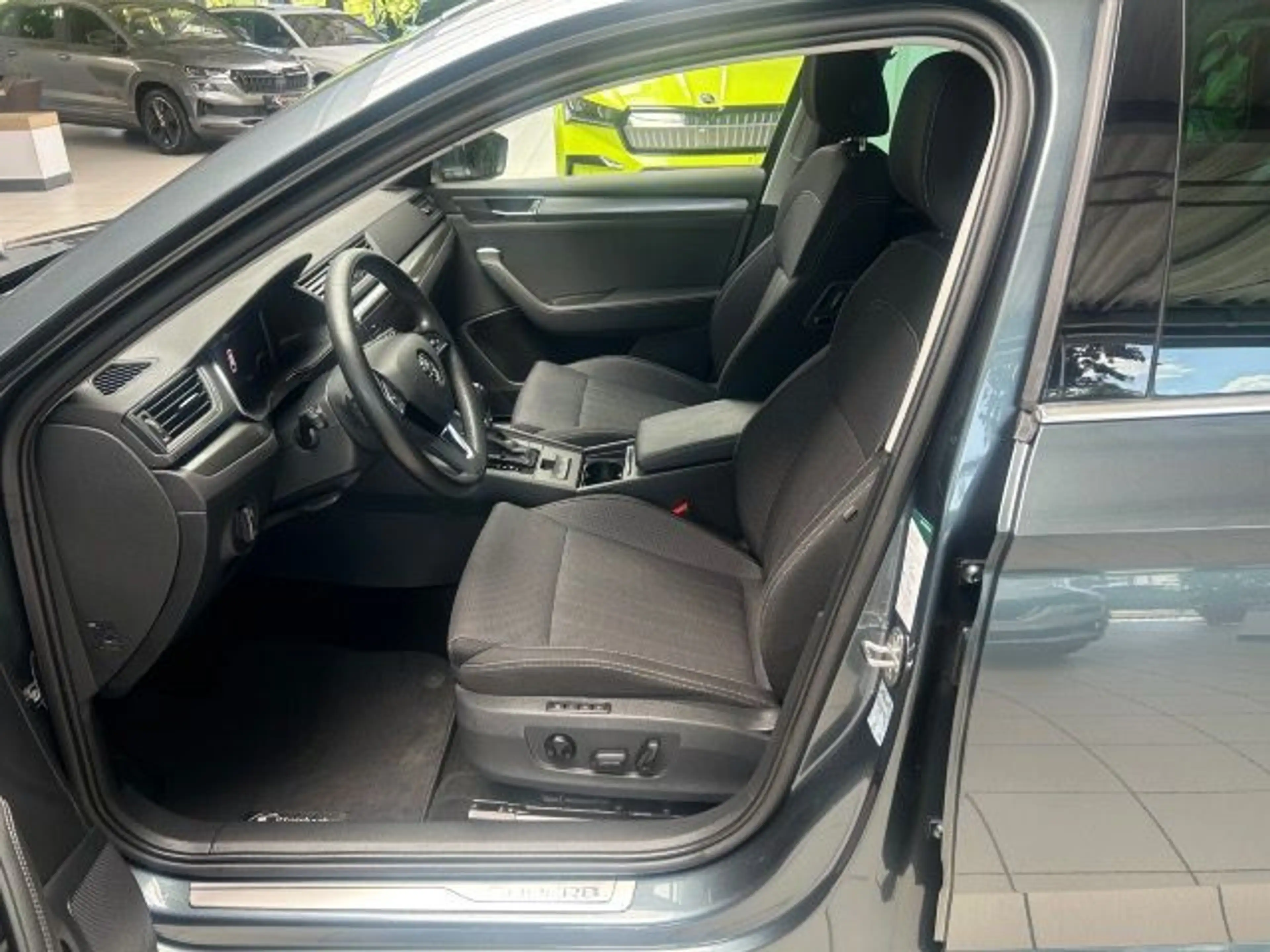 Skoda Superb Combi Style 2.0 TDI DSG 4x4 AHK Navi PDC — photo 11