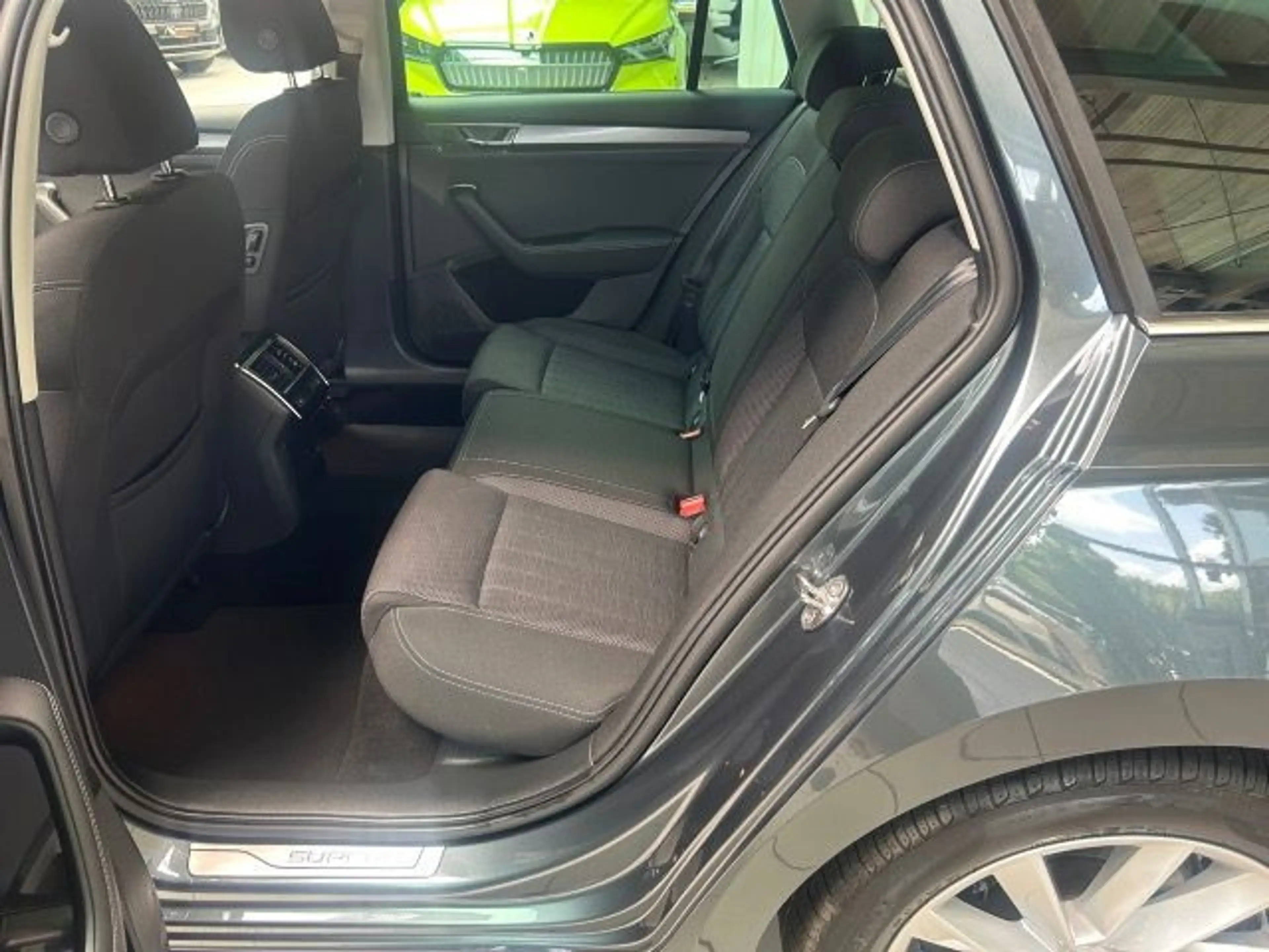Skoda Superb Combi Style 2.0 TDI DSG 4x4 AHK Navi PDC — photo 12