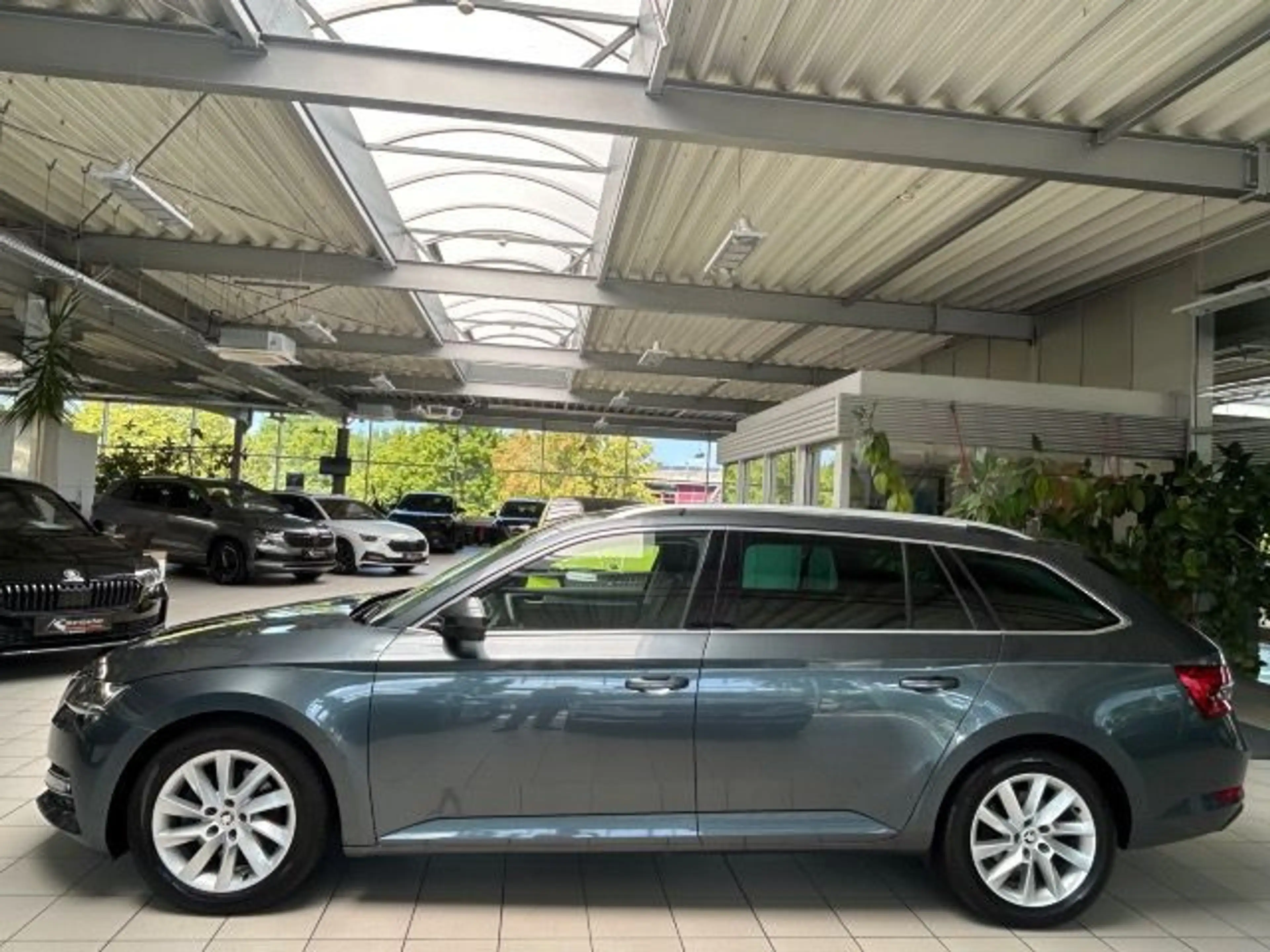 Skoda Superb Combi Style 2.0 TDI DSG 4x4 AHK Navi PDC — photo 10