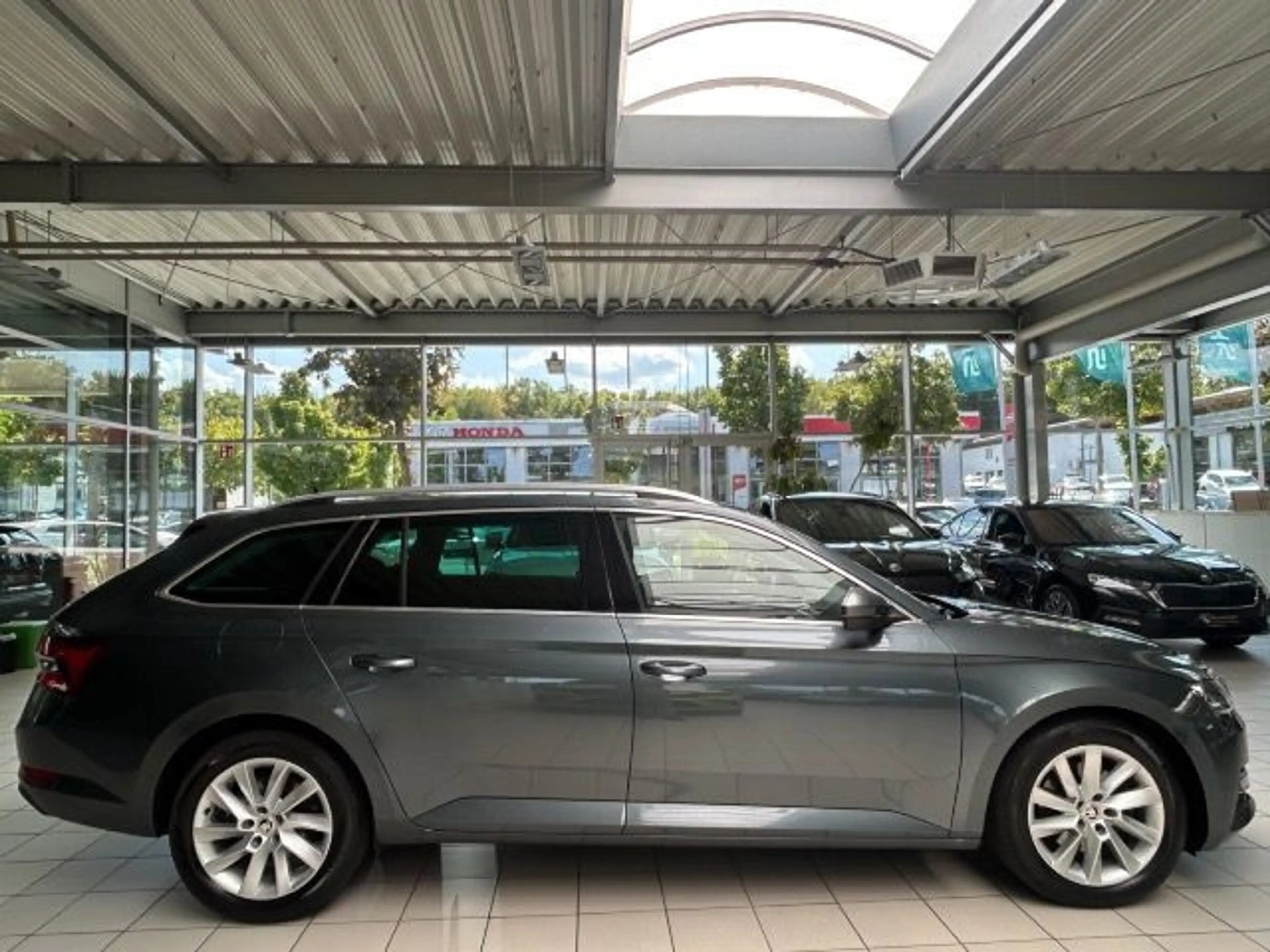 Skoda Superb Combi Style 2.0 TDI DSG 4x4 AHK Navi PDC — photo 5