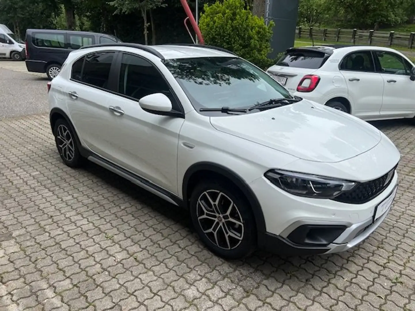 Fiat Tipo 5-Türer MY23 Cross Hybrid 130 eDCT7 Weiß - 1