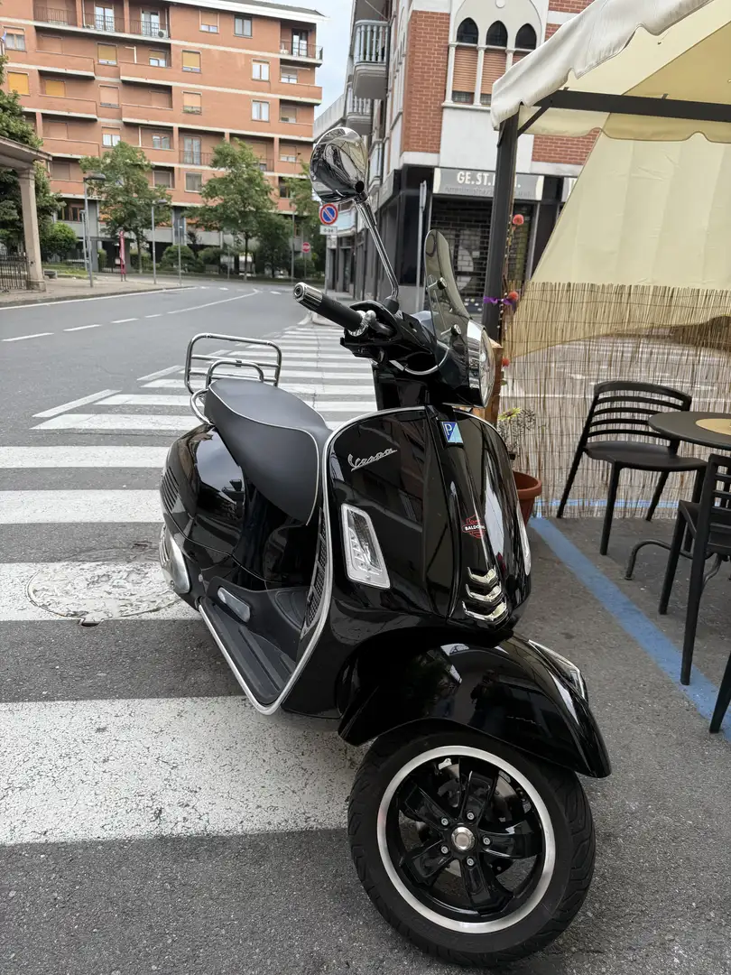 Piaggio GTS 300 Czarny - 2