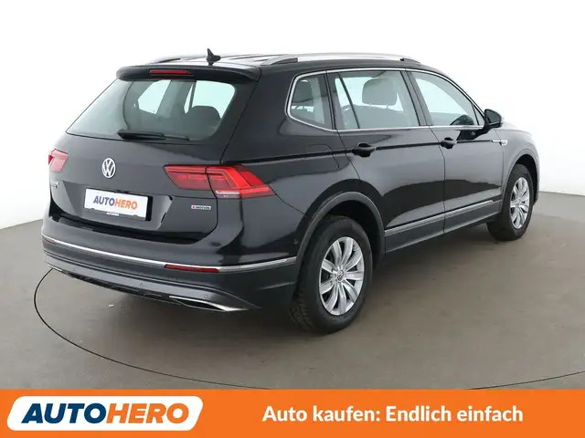 Volkswagen Tiguan Allspace view 6