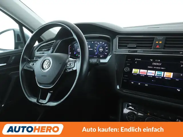 Volkswagen Tiguan Allspace view 13
