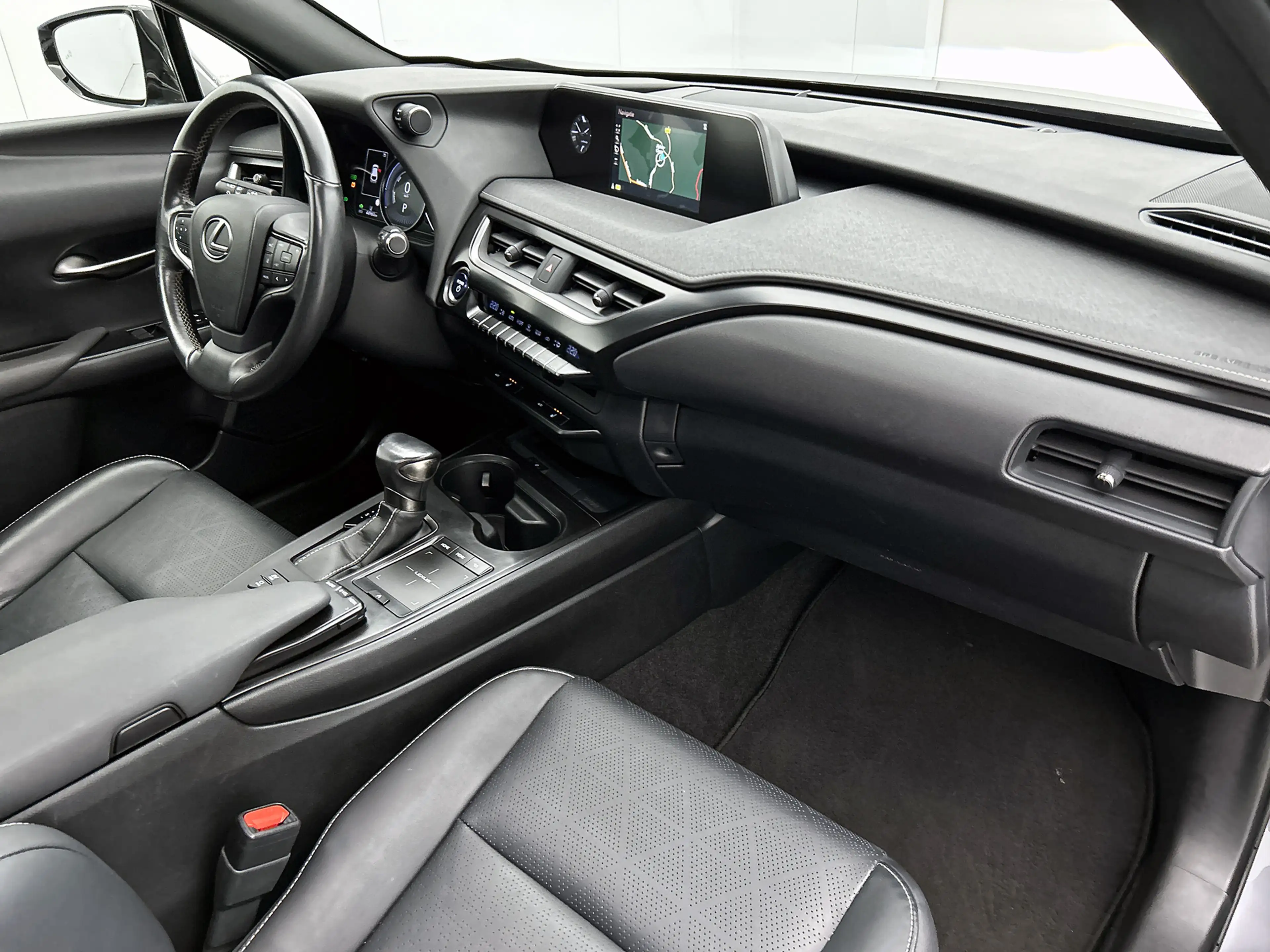 Lexus UX 250h Executive Line | Schuif/kanteldak | Navigatie | LM — photo 7