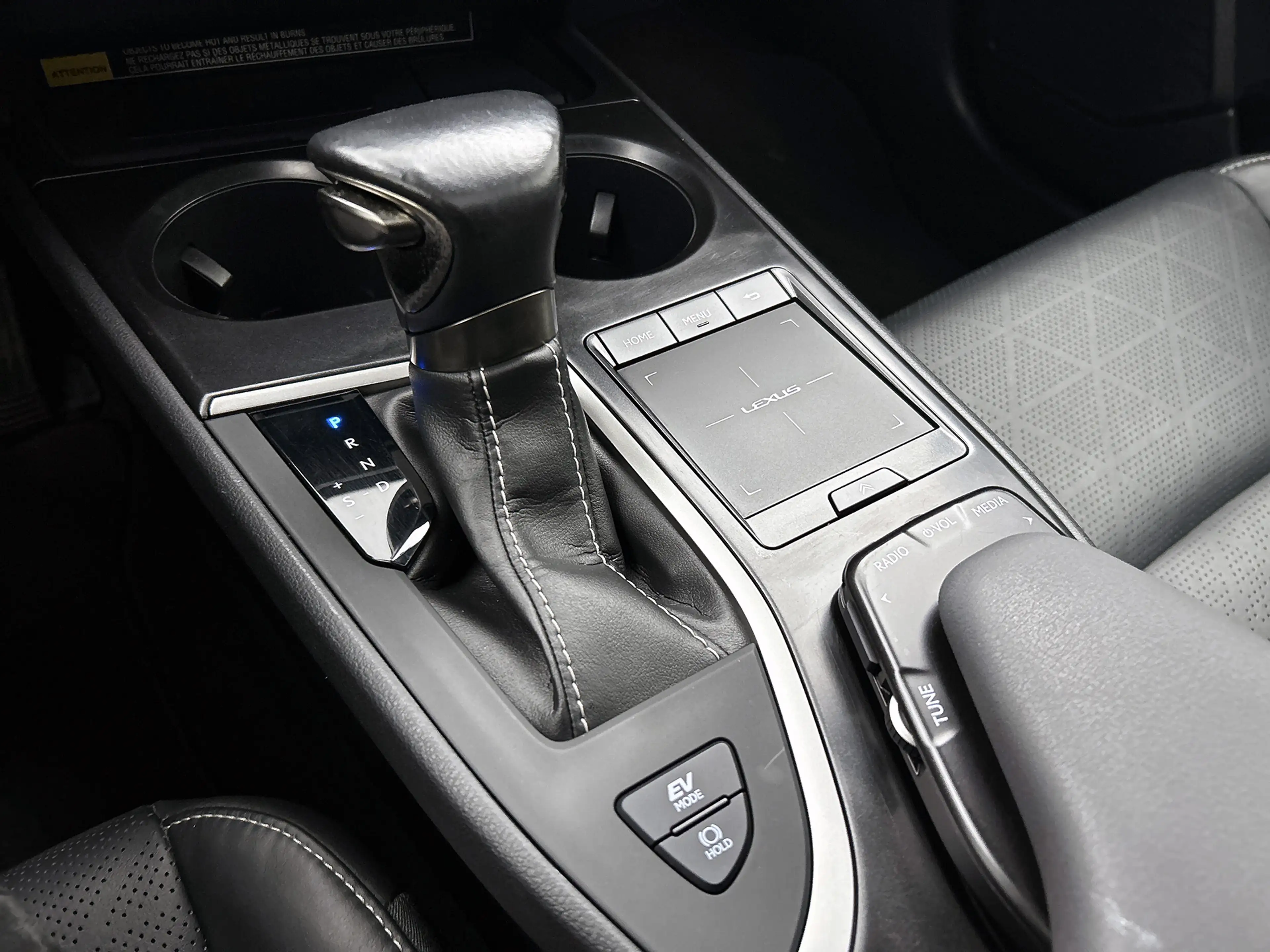 Lexus UX 250h Executive Line | Schuif/kanteldak | Navigatie | LM — photo 12