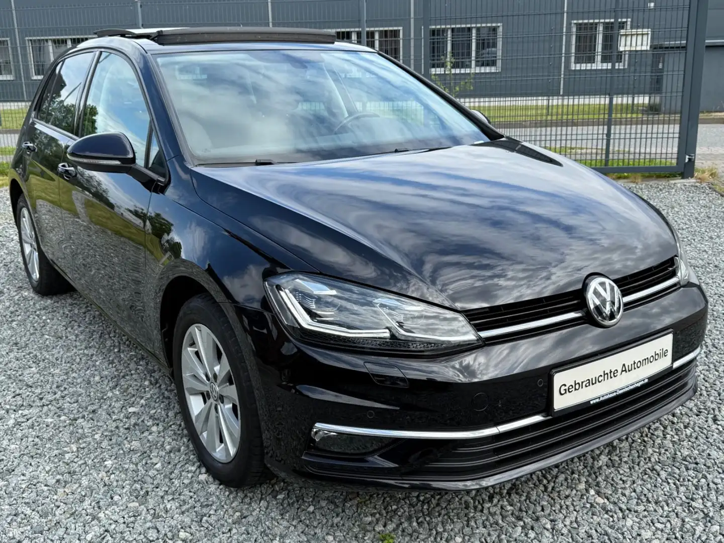 Volkswagen Golf VII Comfort DSG ACC EL.SD NAVI LED KEYLESS Schwarz - 2