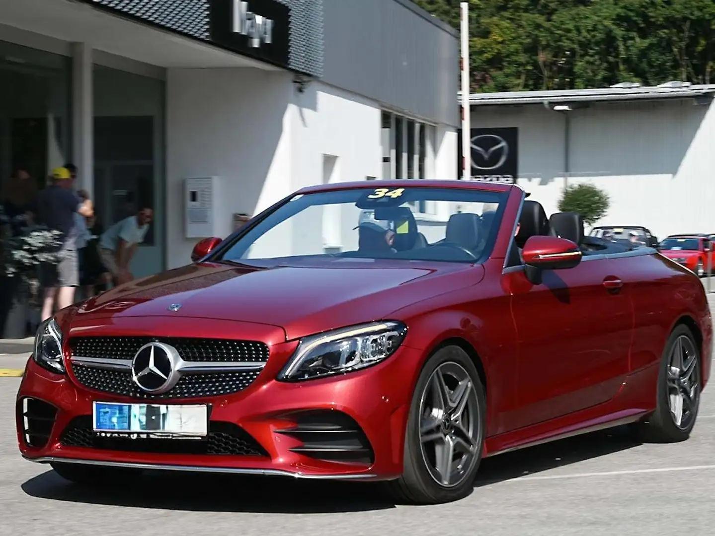 Mercedes-Benz C 180 C 180 Cabrio Aut. AMG-Line Rot - 1