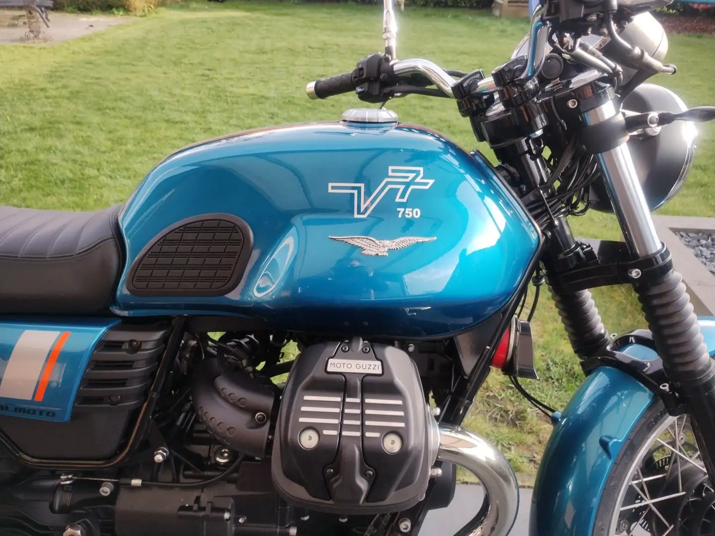 Moto Guzzi V 7 Special Blauw - 2